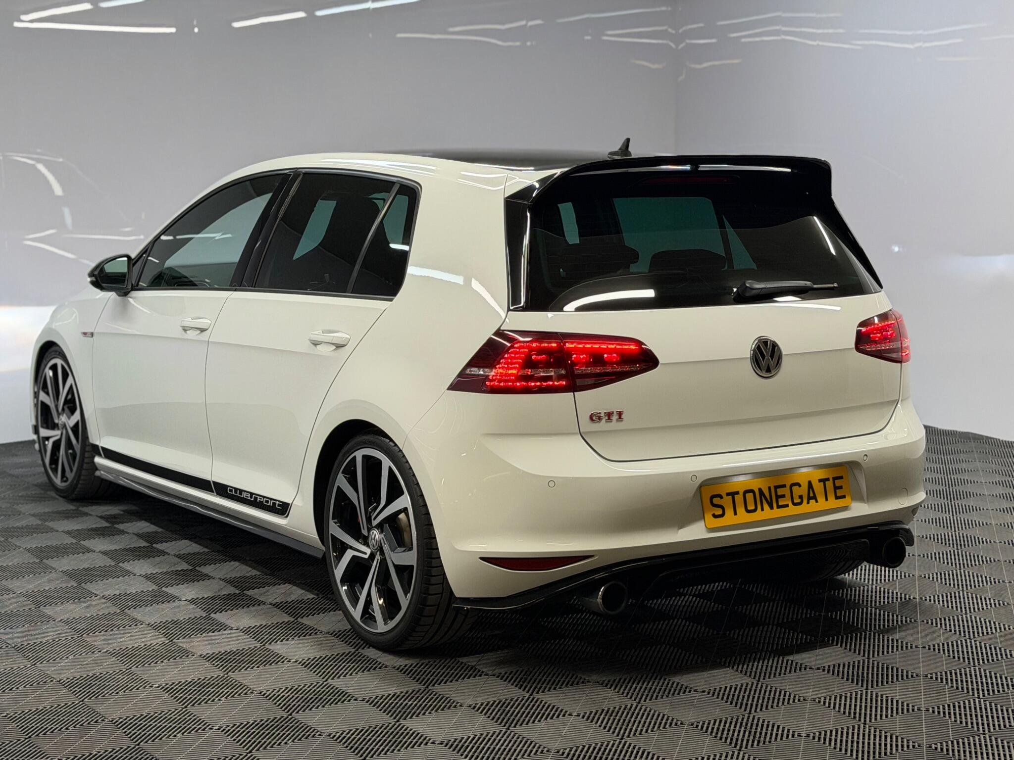 Volkswagen Golf — image 2 of 37
