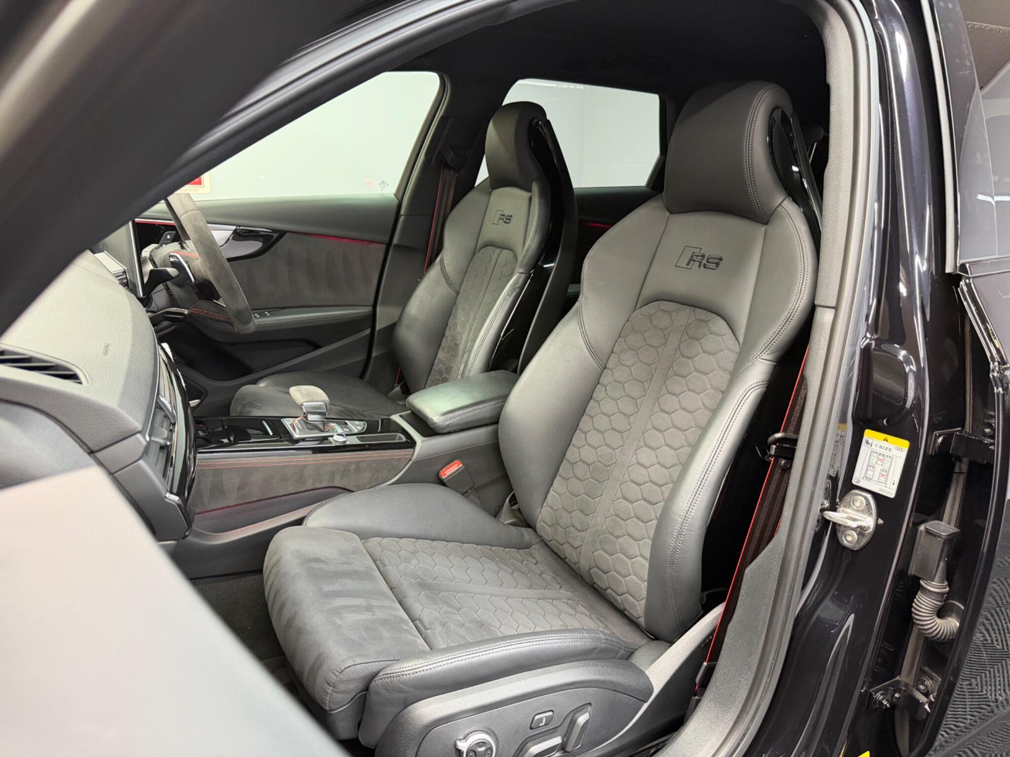 Audi RS4 Avant — image 3 of 41