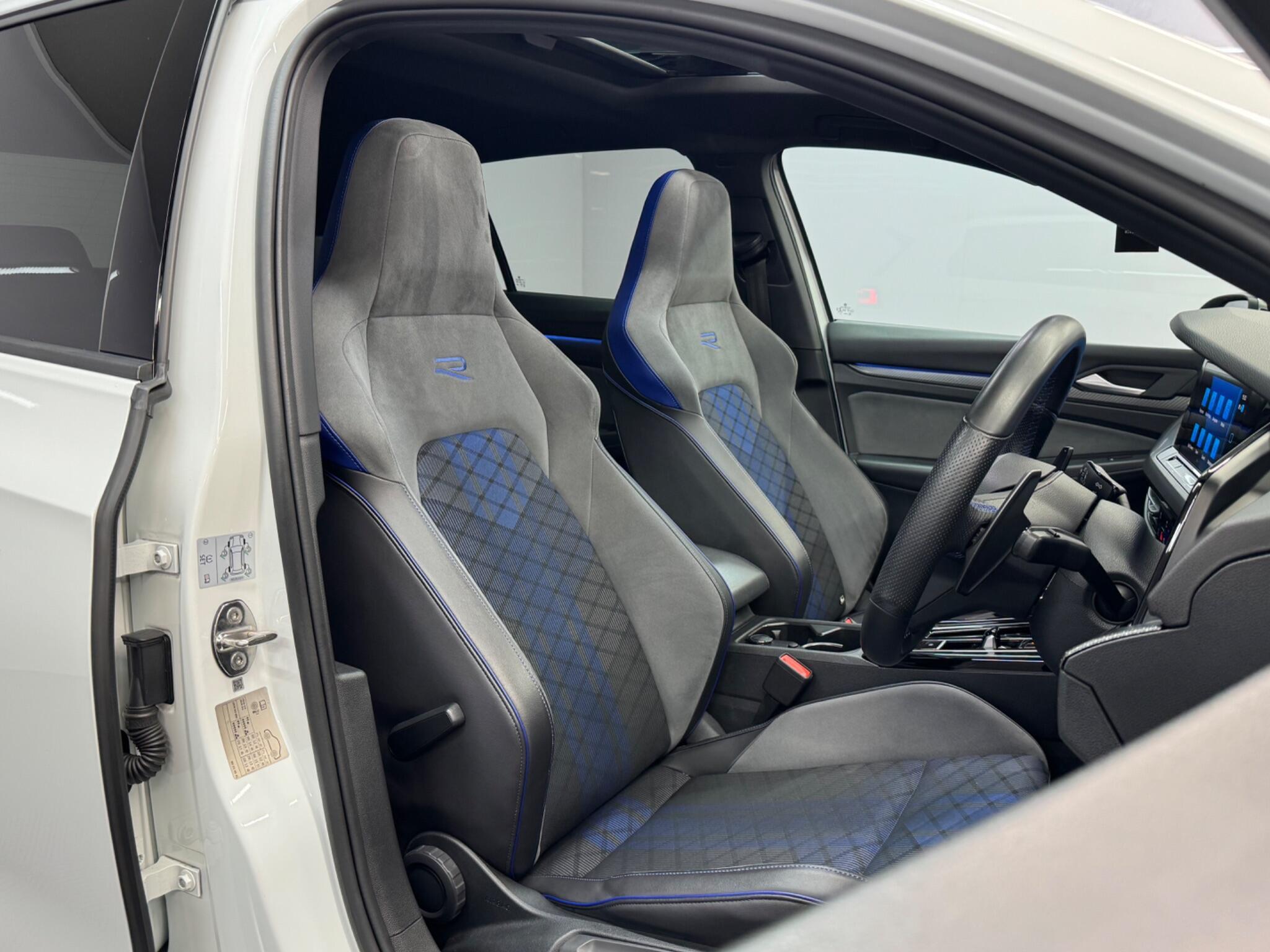 Volkswagen Golf — image 9 of 43