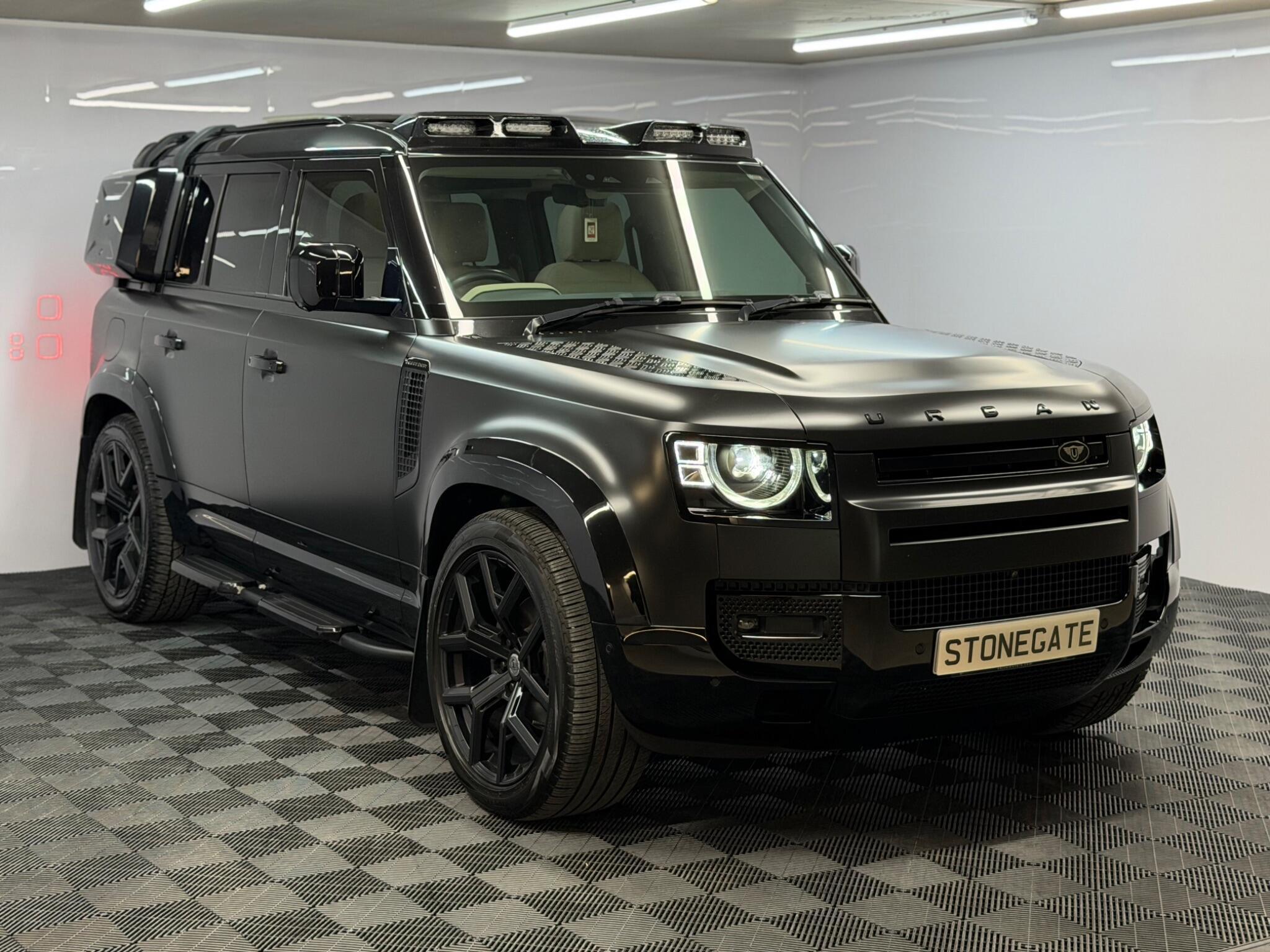 Land Rover Defender 110 — image 4 of 44