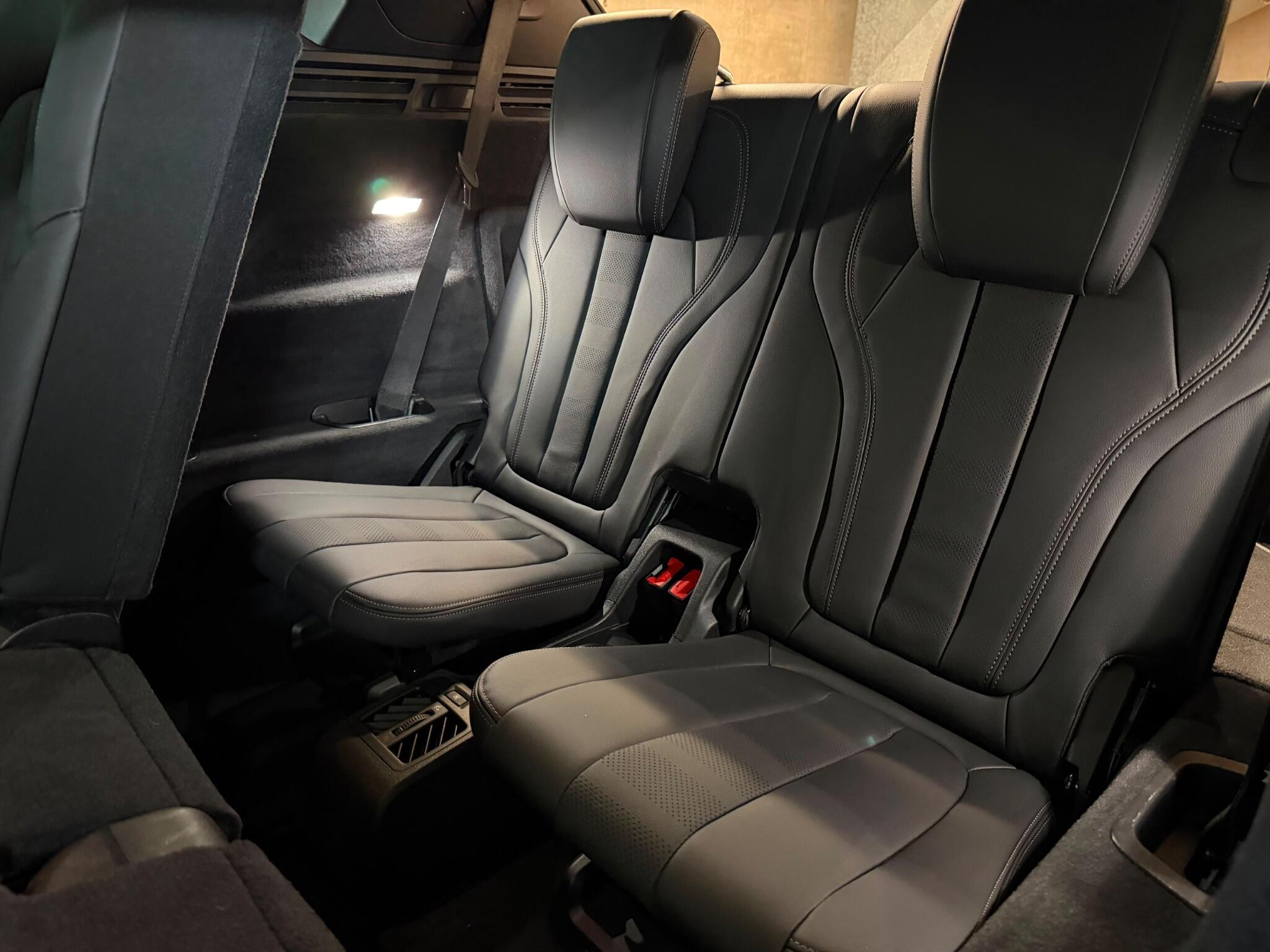 BMW X5 — image 23 of 39