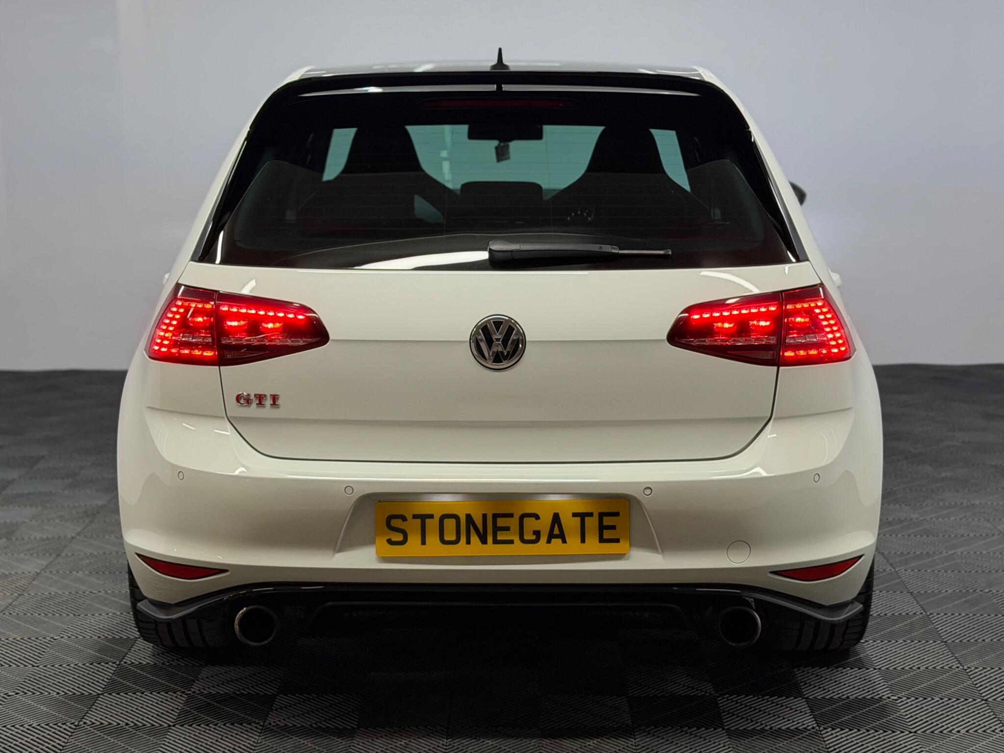 Volkswagen Golf — image 8 of 37