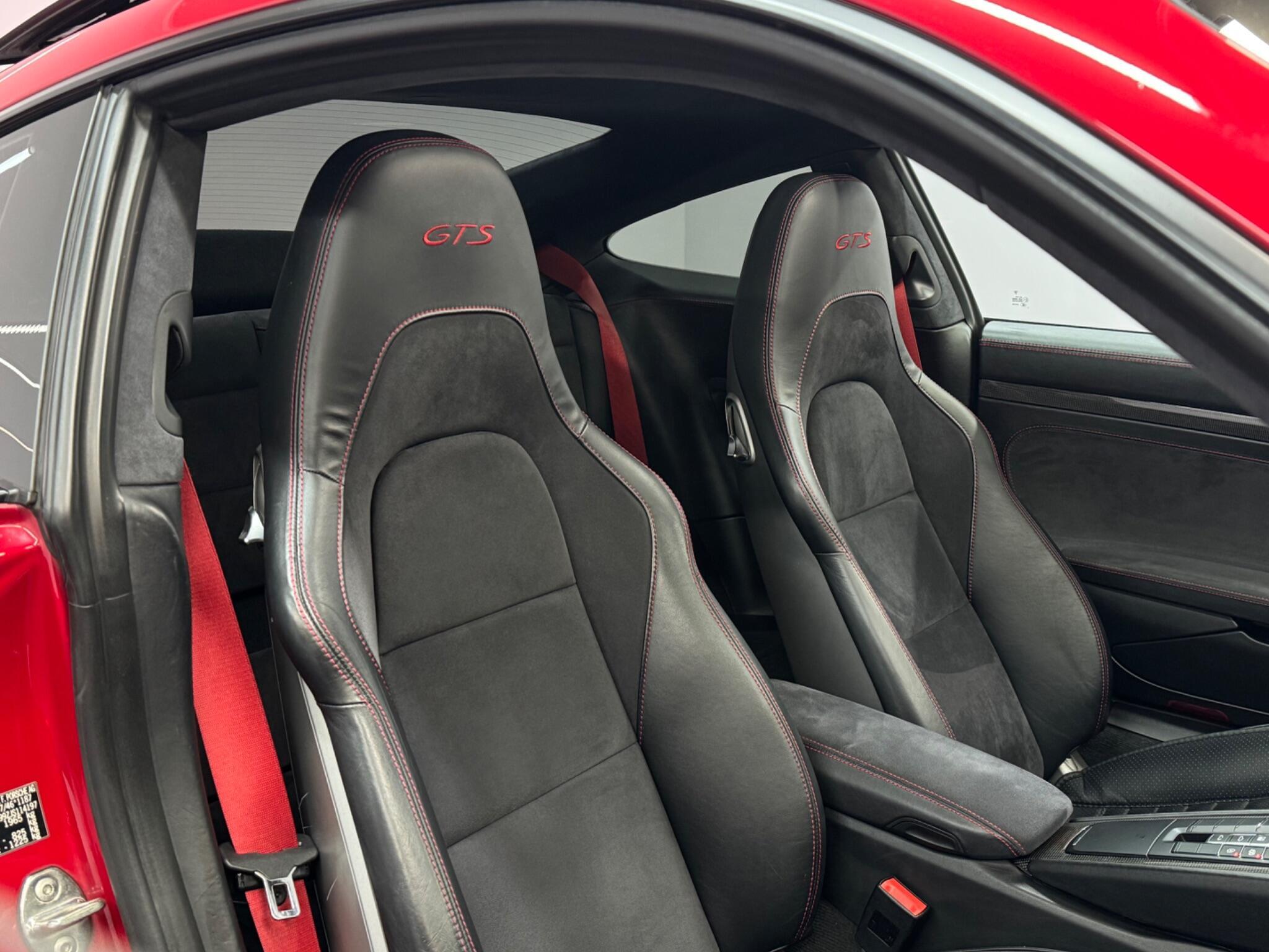 Porsche 911 — image 14 of 38