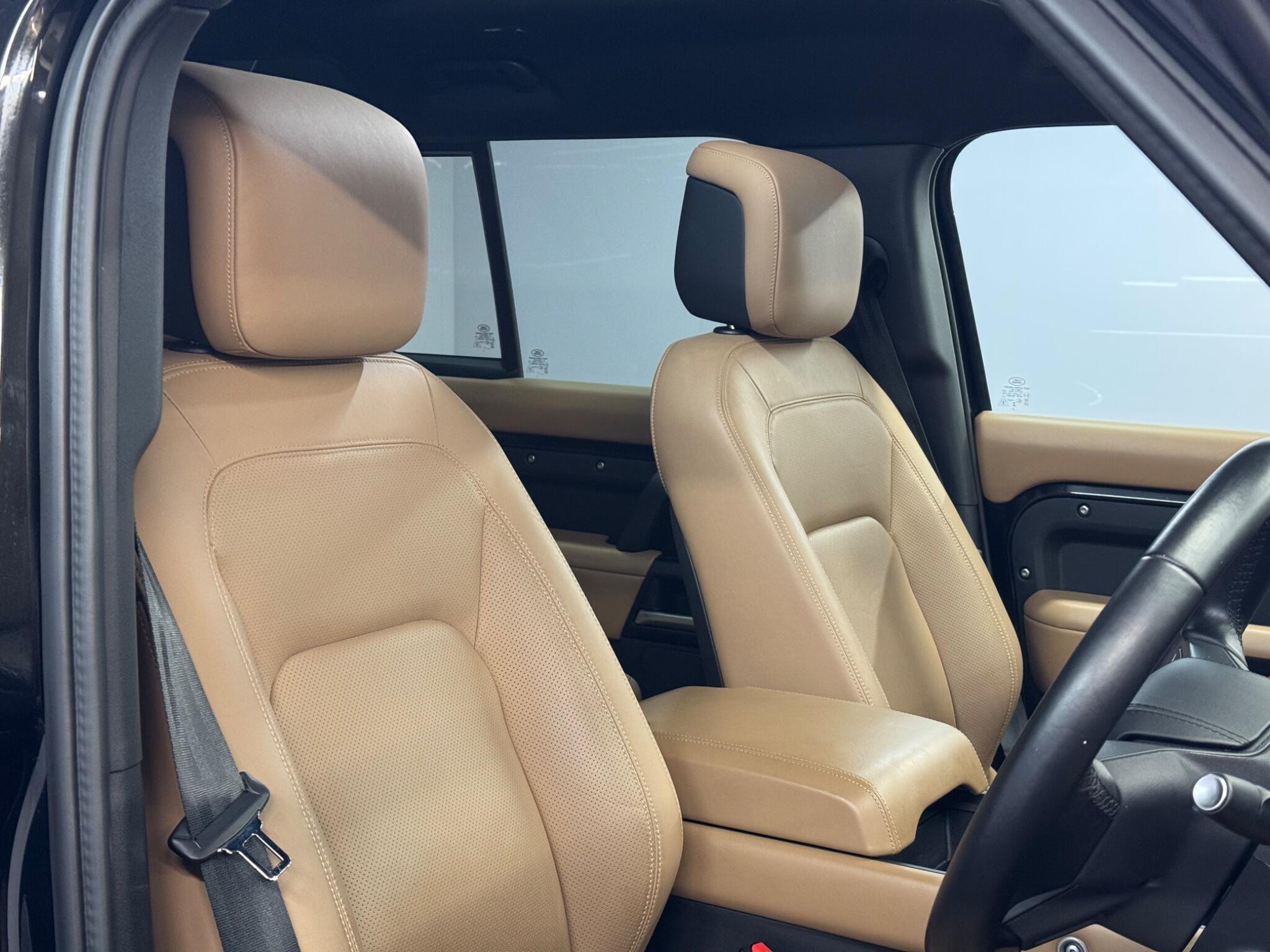 Land Rover Defender 110 — image 13 of 41