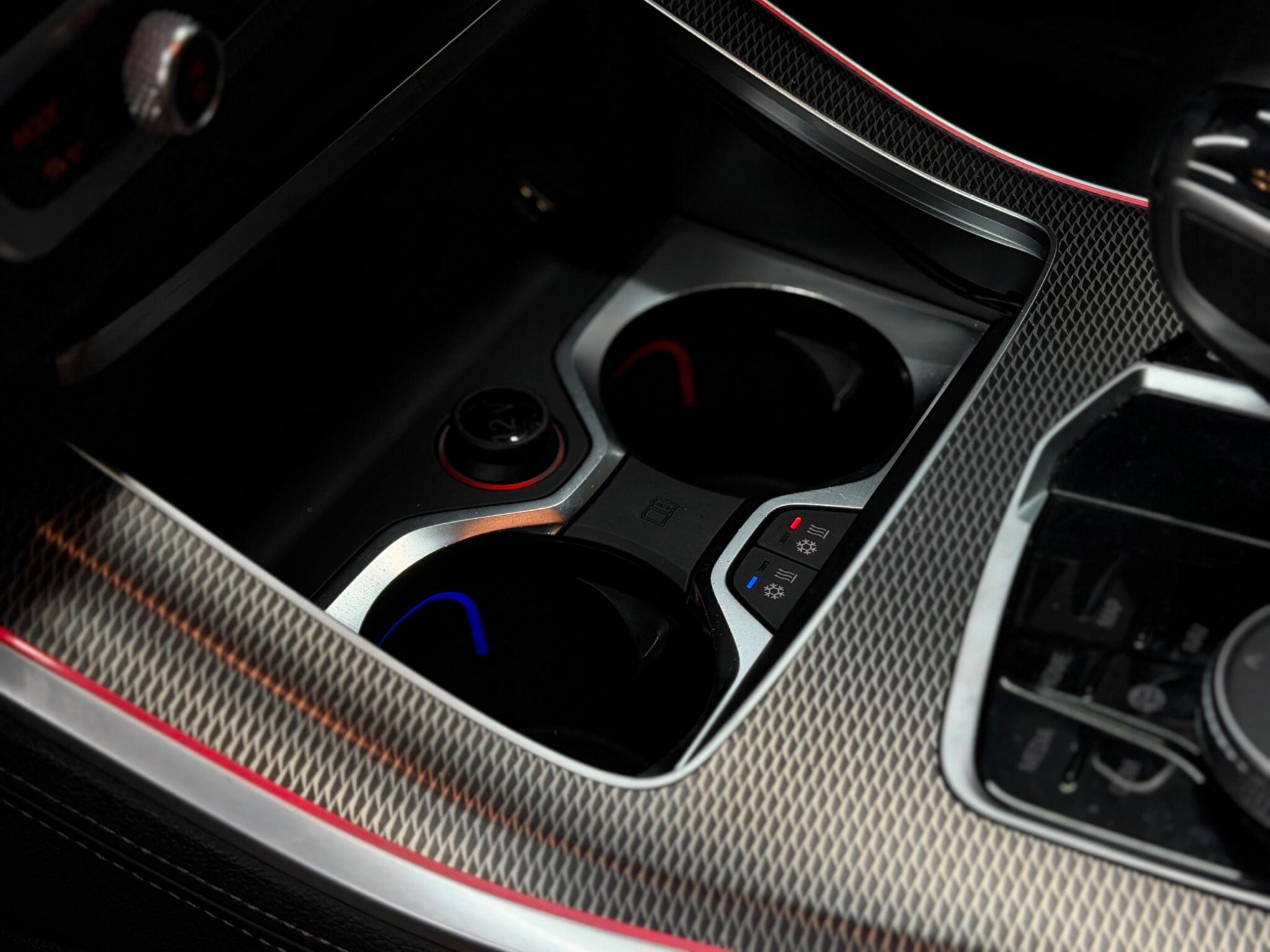 BMW X5 — image 32 of 39