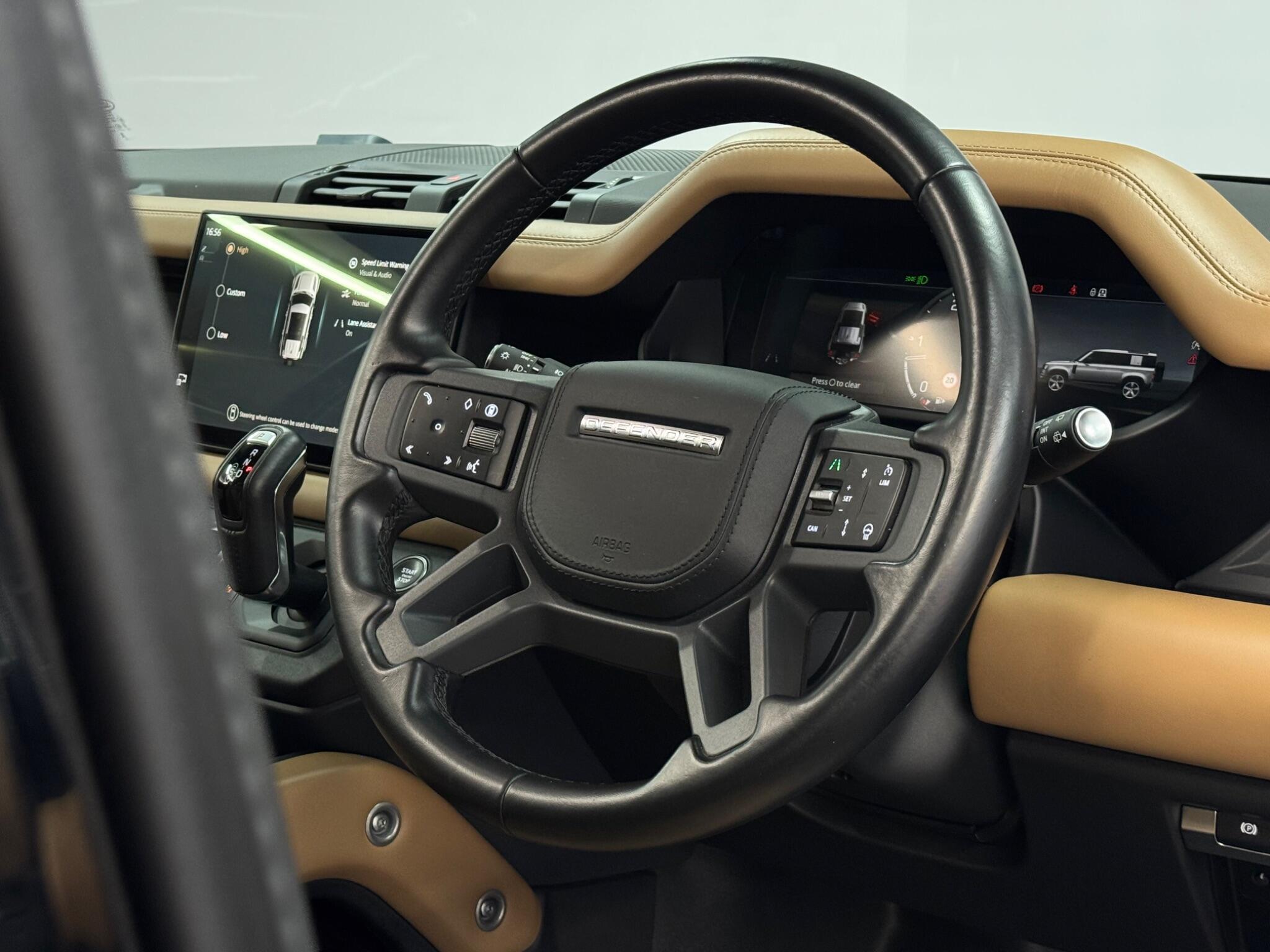 Land Rover Defender 110 — image 22 of 41