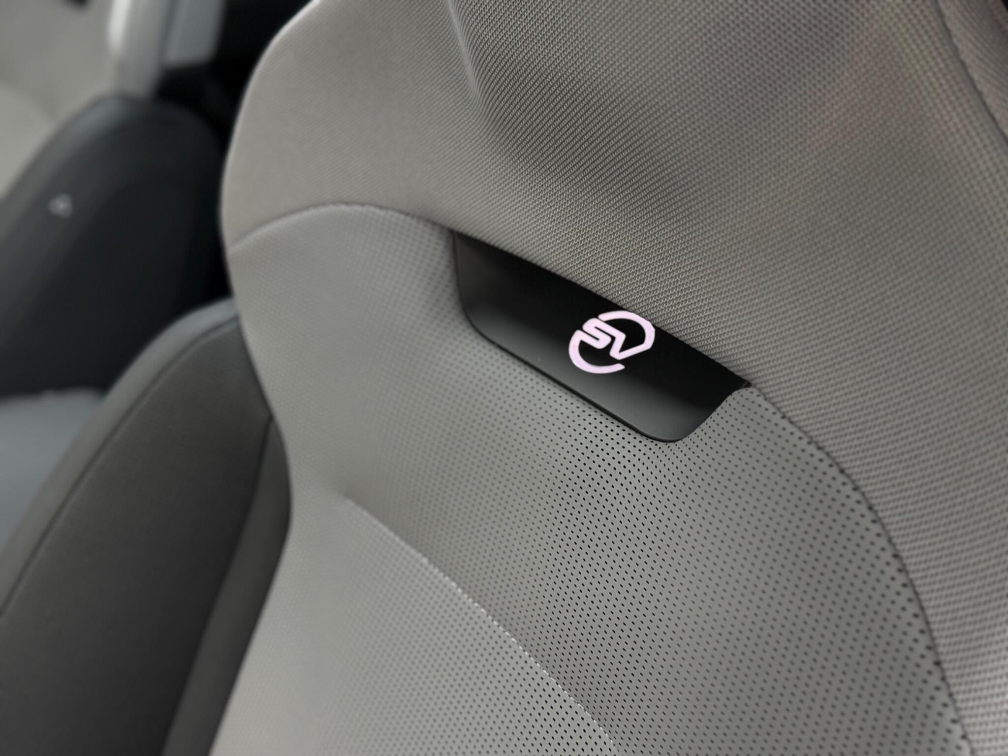 Land Rover Range Rover Sport — image 38 of 42