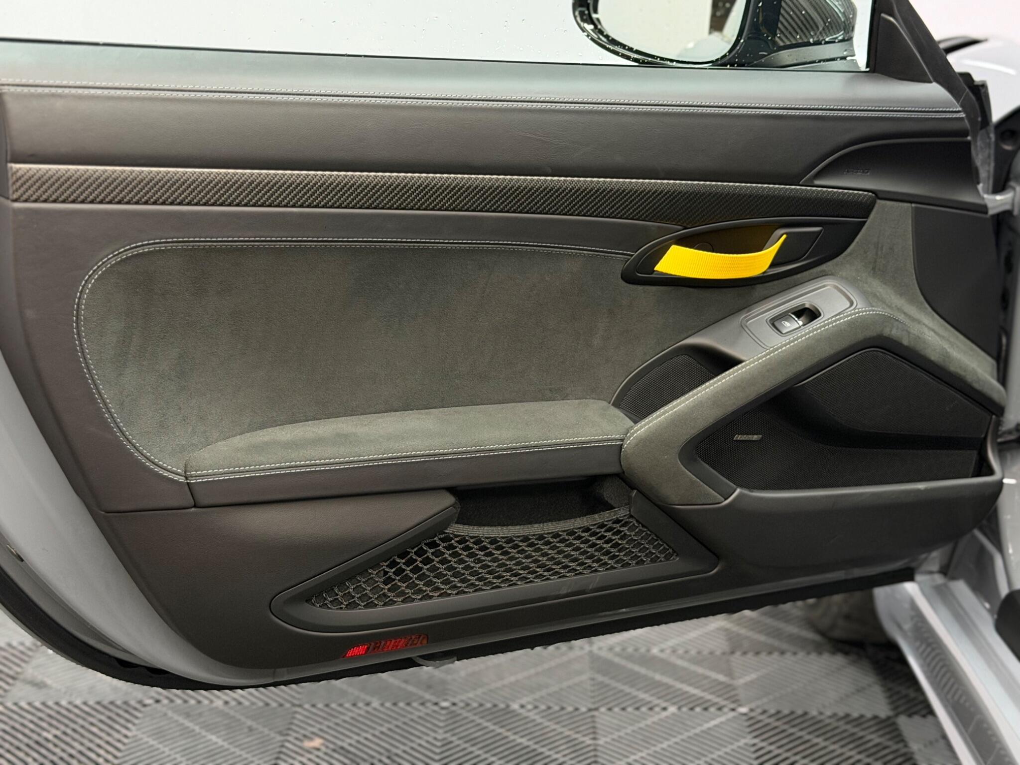 Porsche 718 Cayman — image 38 of 48