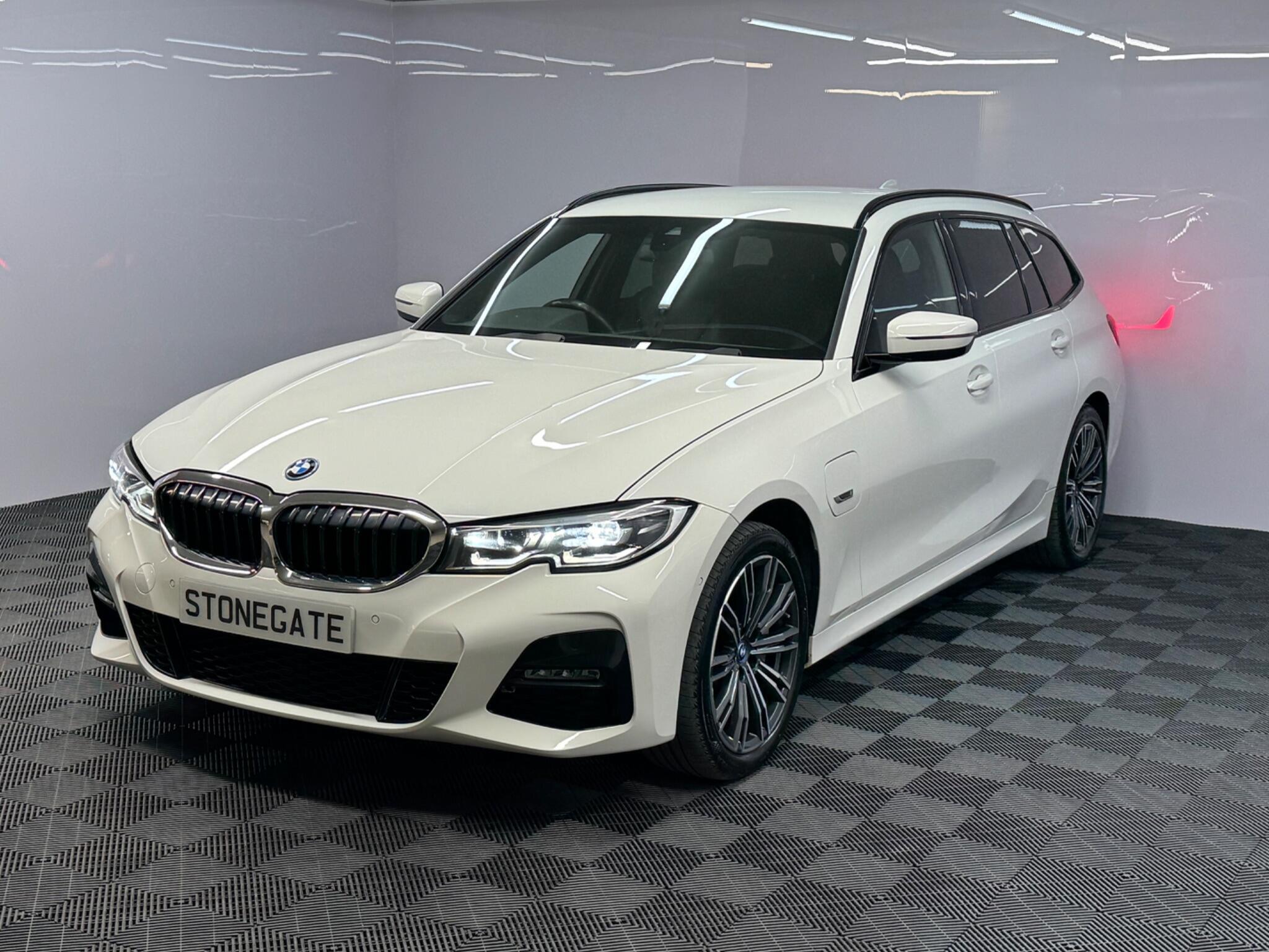 BMW 3 Series — image 6 of 38