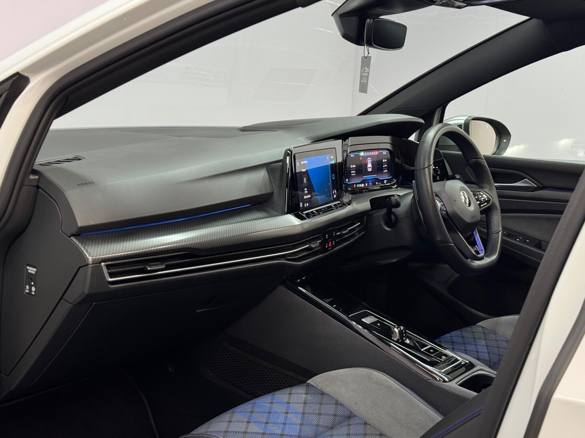 Volkswagen Golf — image 38 of 43