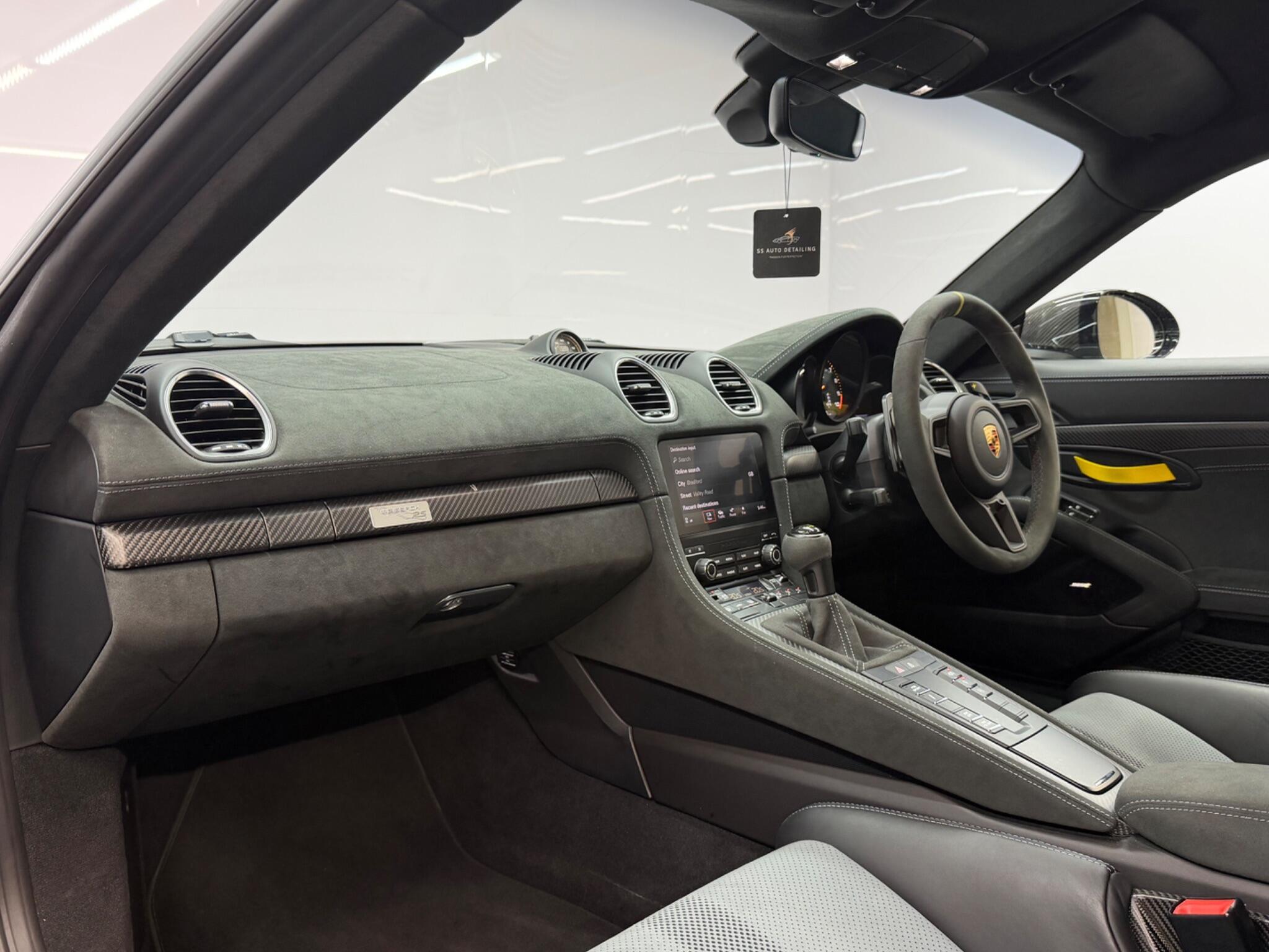 Porsche 718 Cayman — image 34 of 48