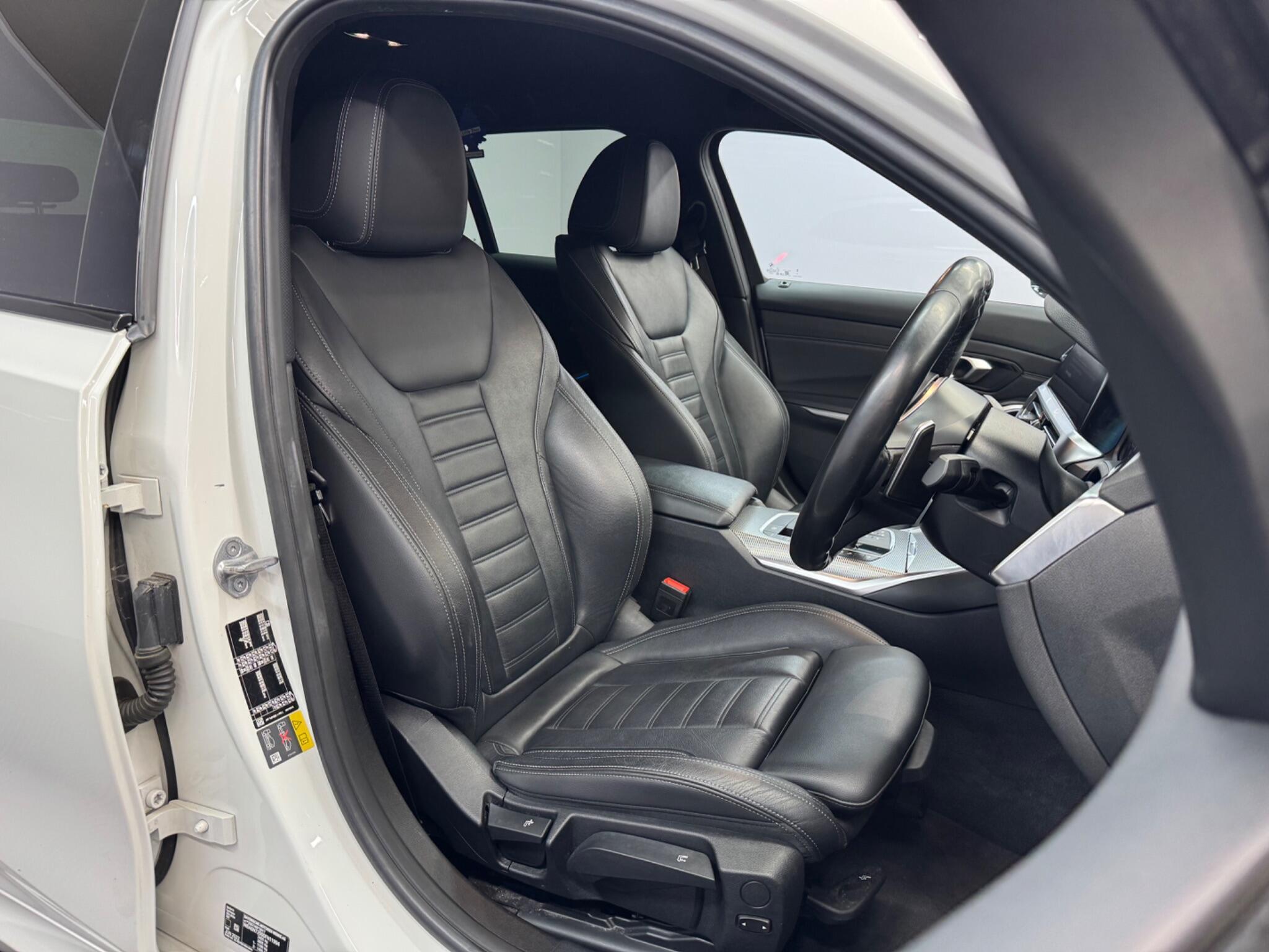 BMW 3 Series — image 14 of 38