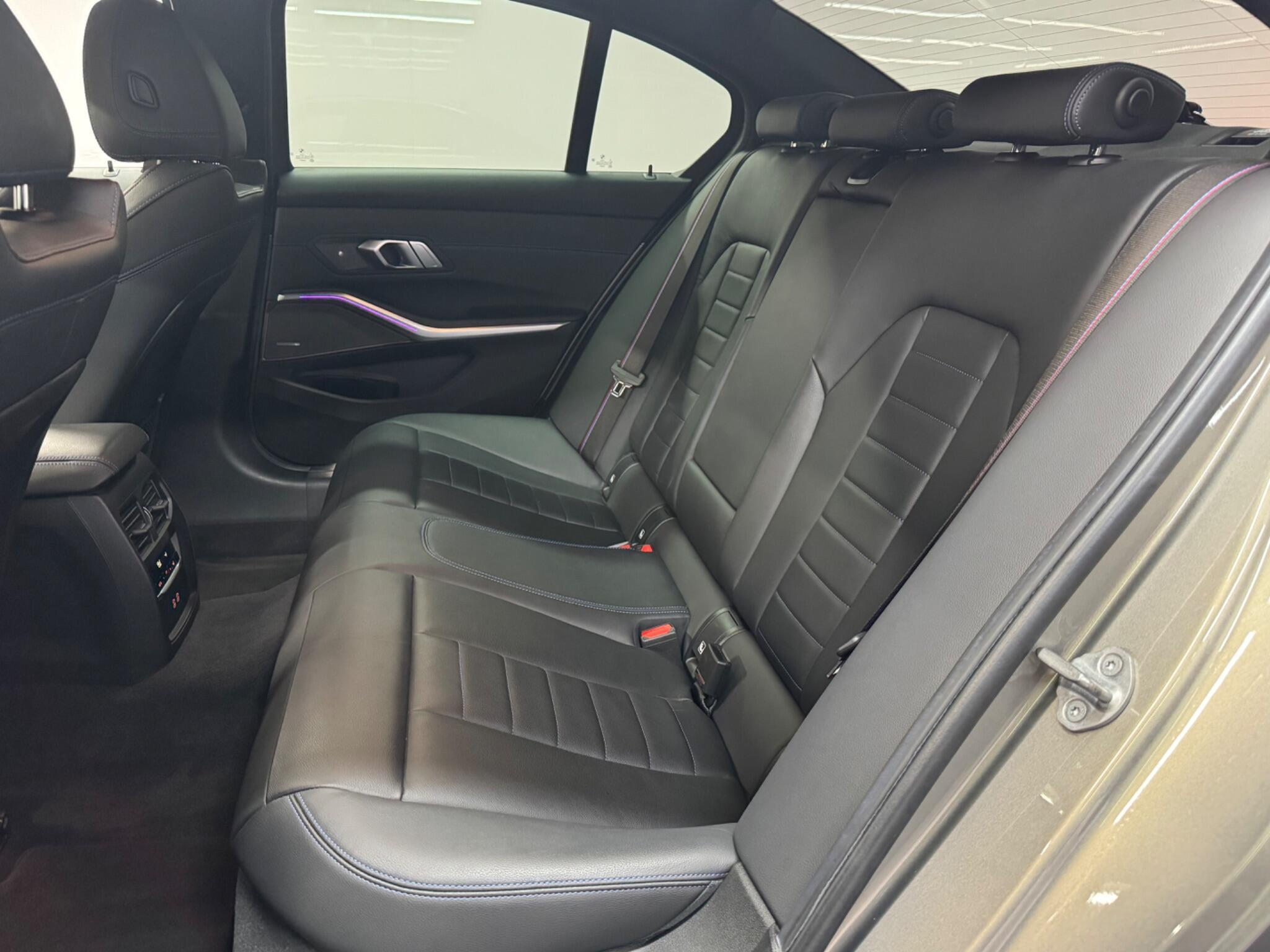 BMW 3 Series — image 21 of 41