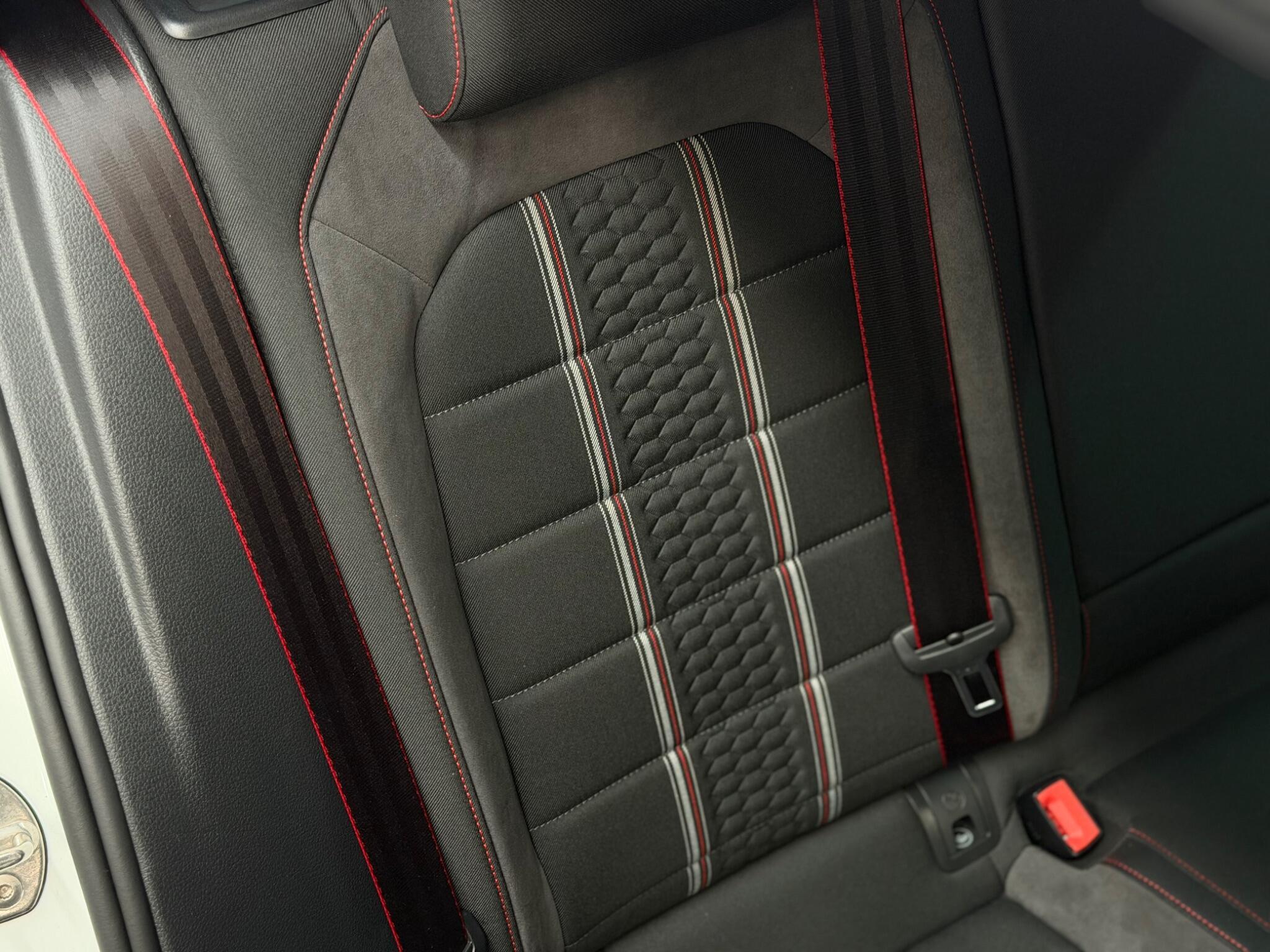 Volkswagen Golf — image 21 of 37