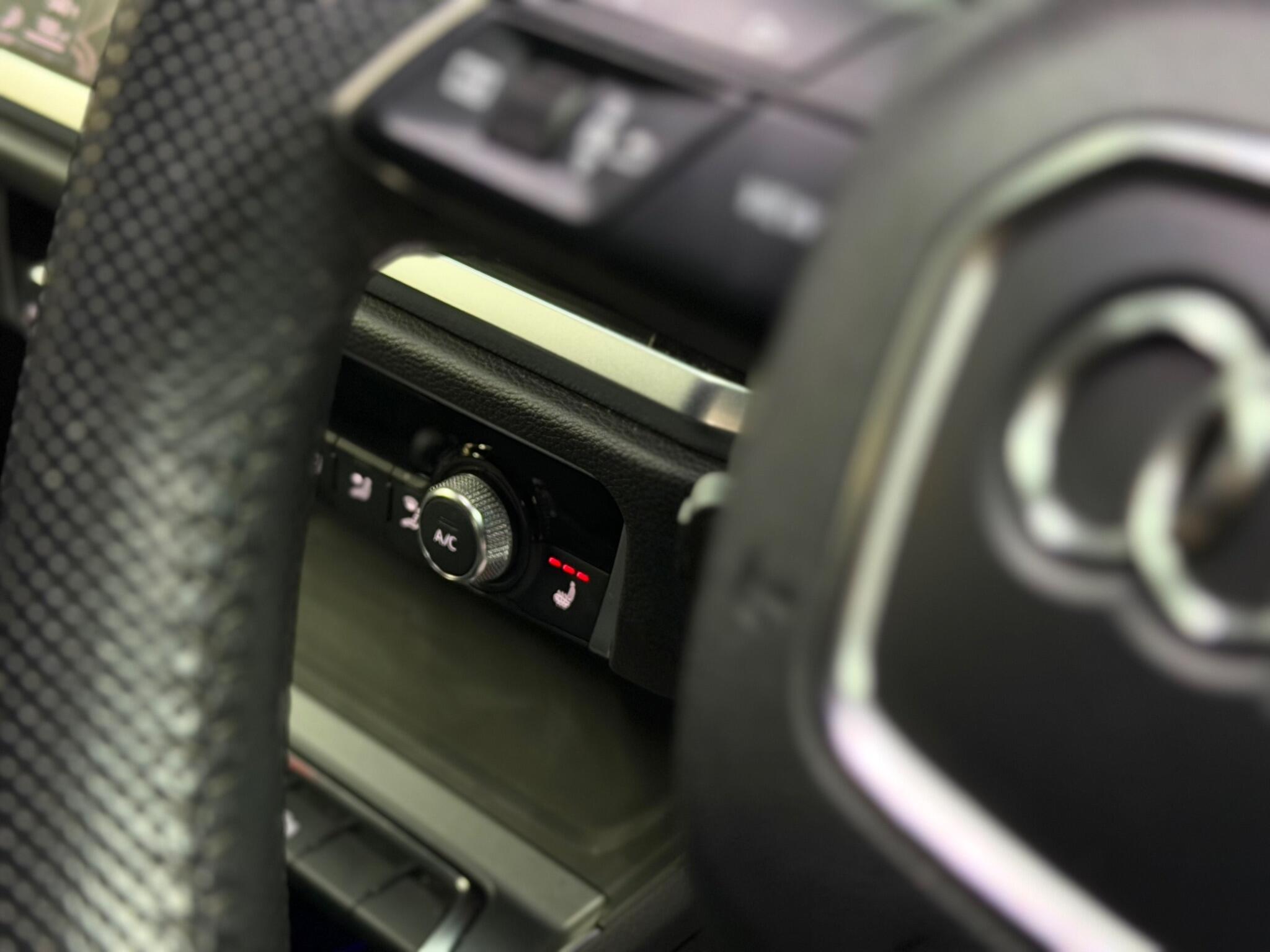 Audi Q3 — image 15 of 22