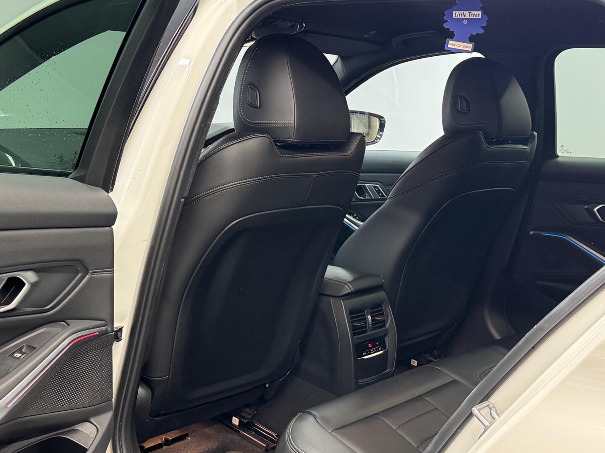 BMW 3 Series — image 19 of 38