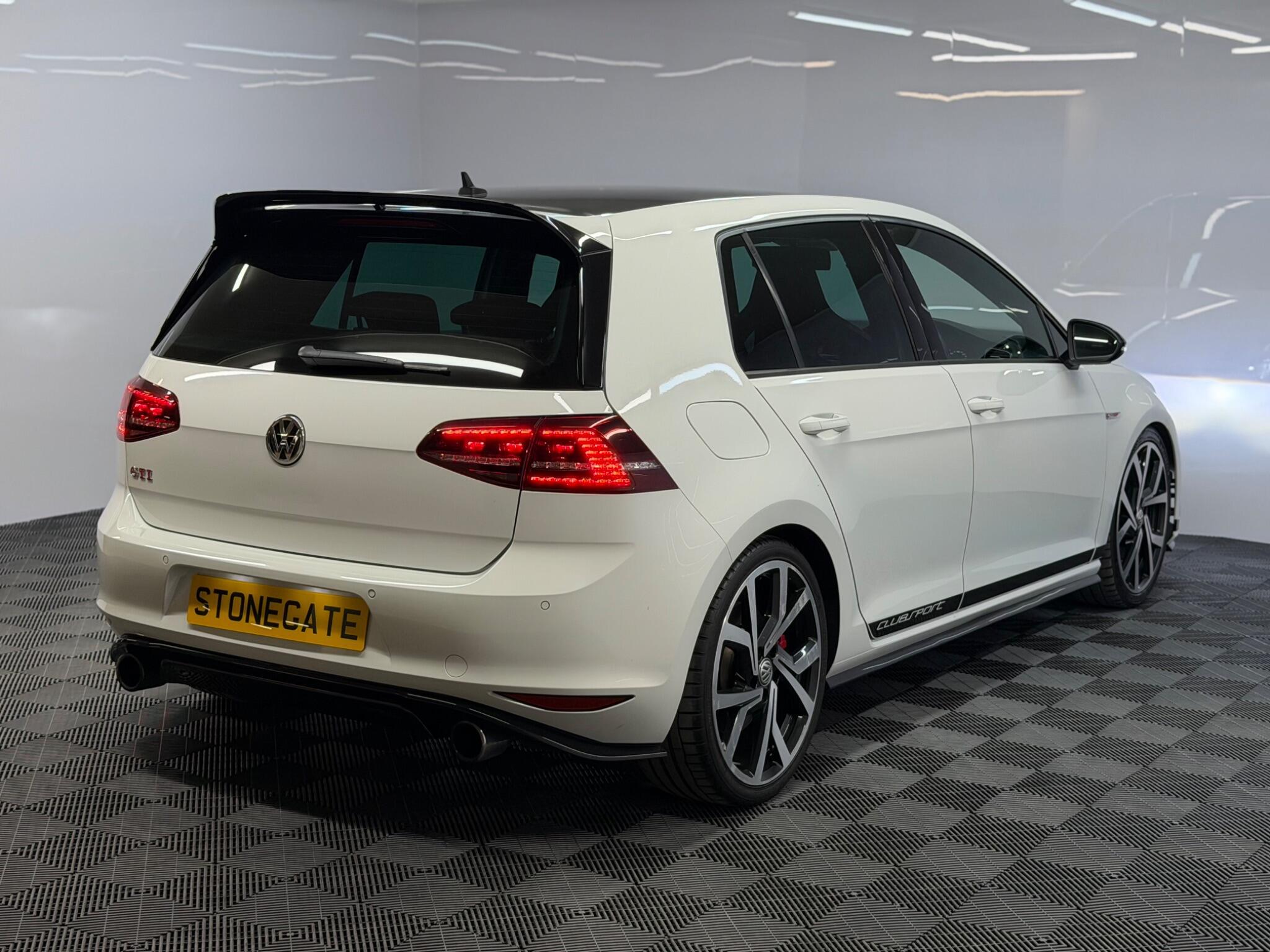 Volkswagen Golf — image 9 of 37