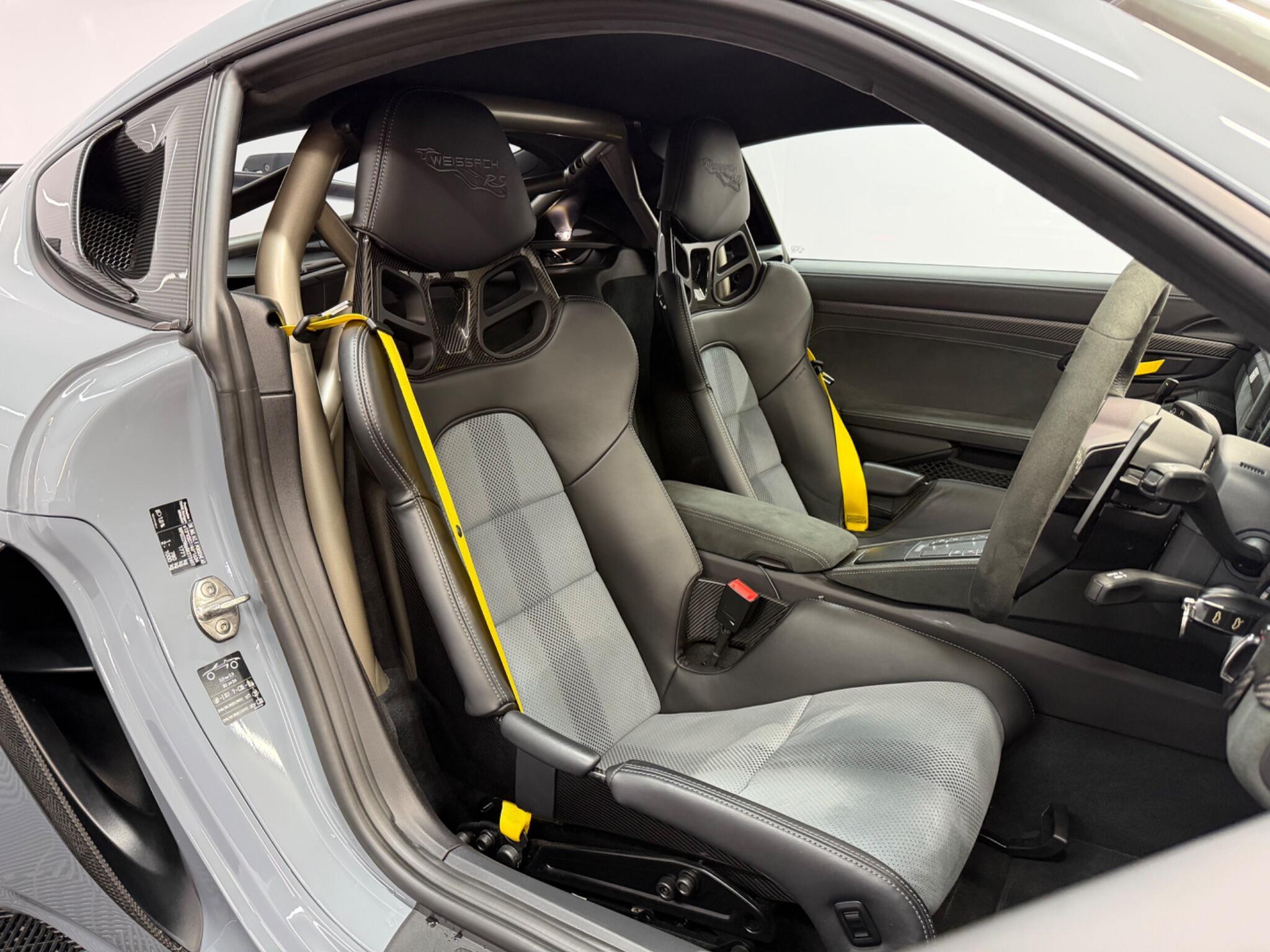 Porsche 718 Cayman — image 24 of 48