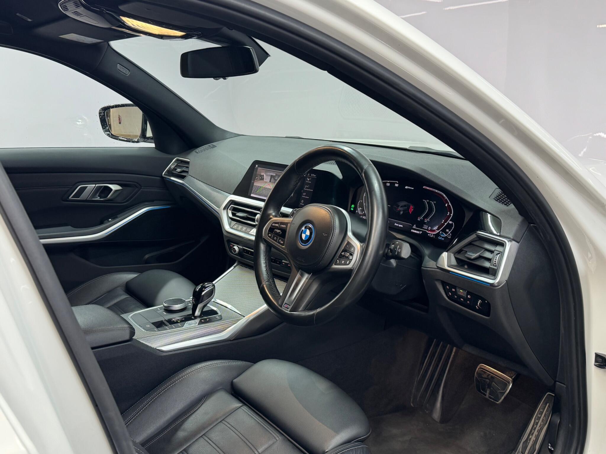 BMW 3 Series — image 20 of 38