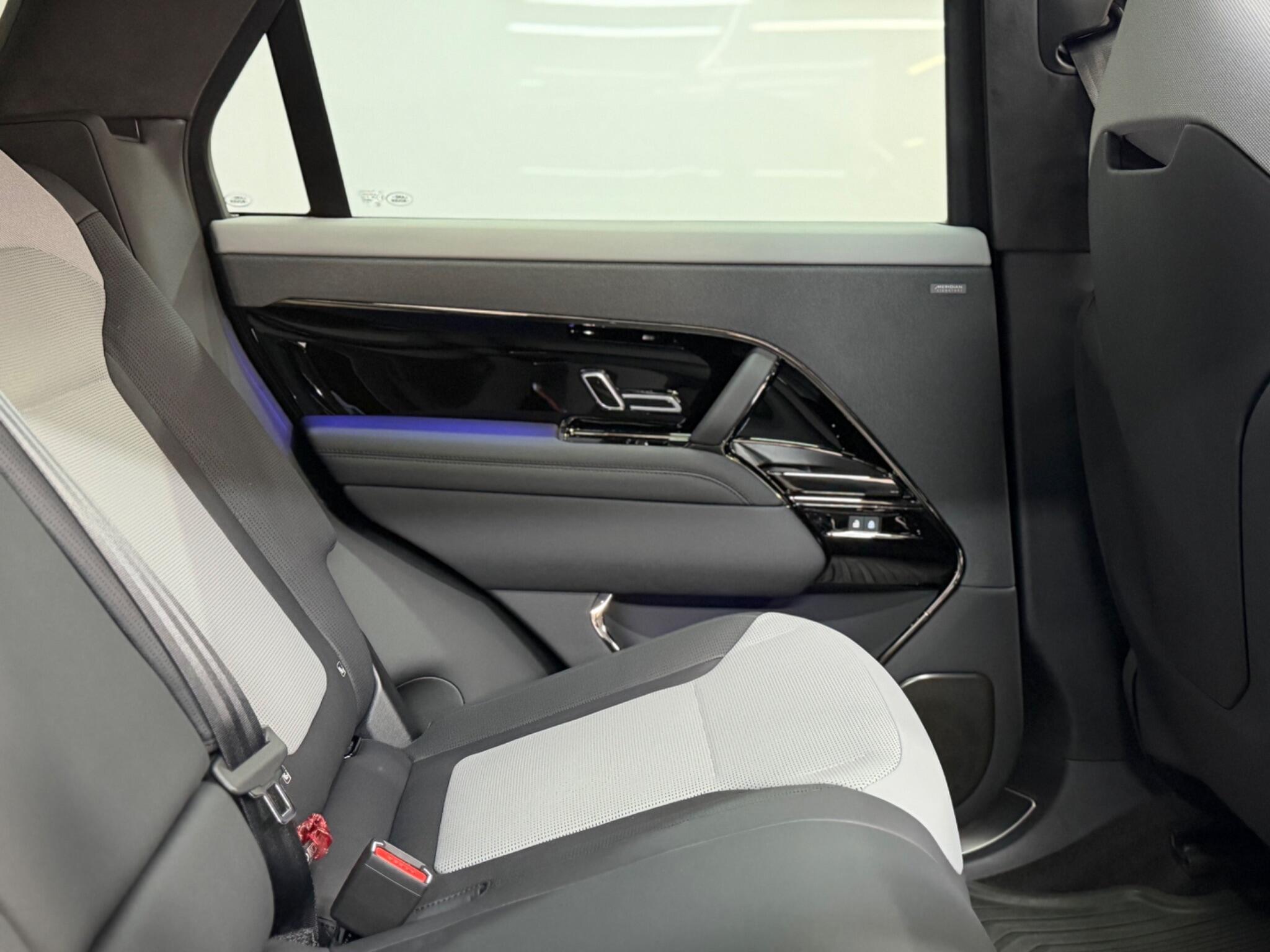 Land Rover Range Rover Sport — image 40 of 42