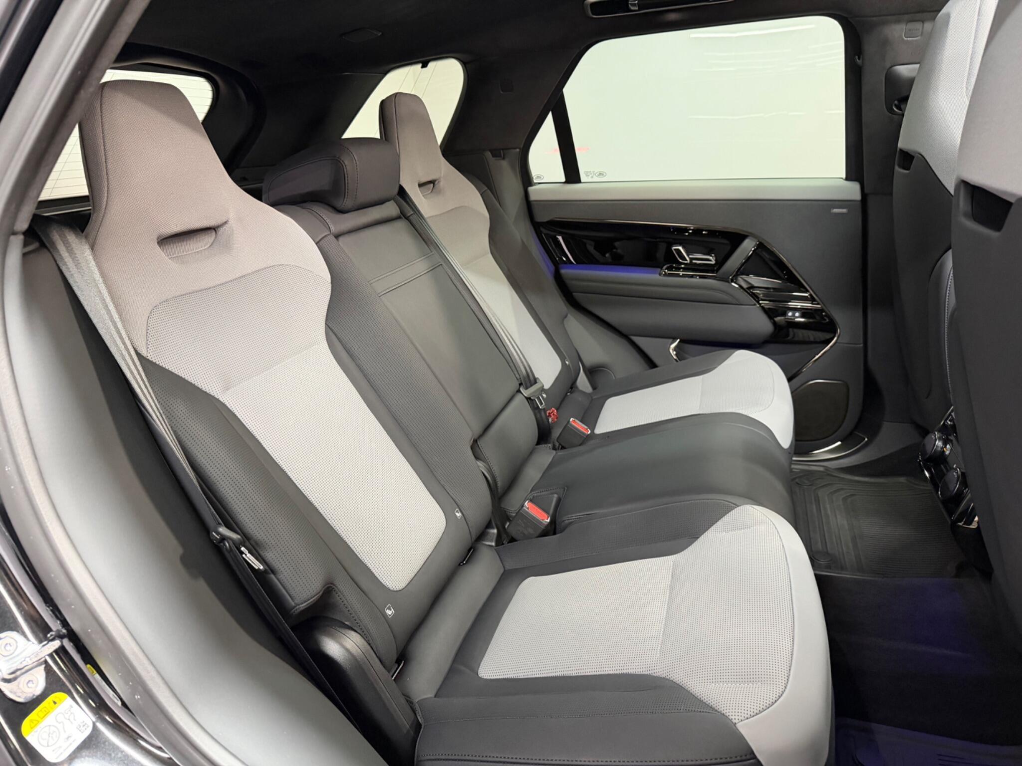 Land Rover Range Rover Sport — image 15 of 42