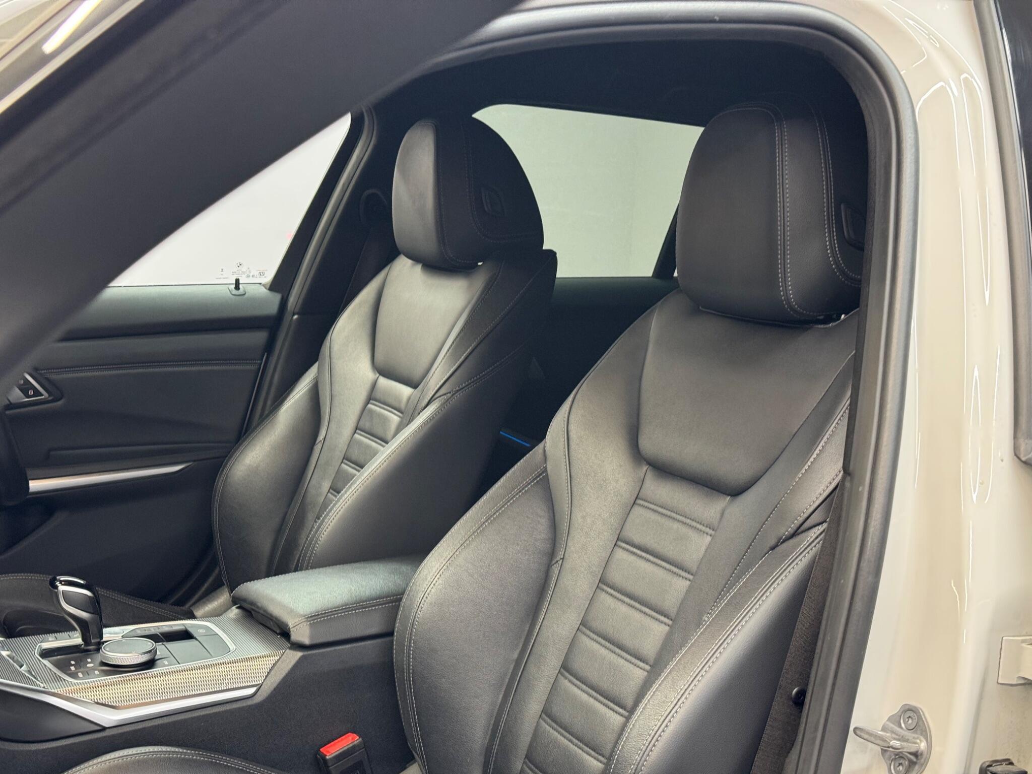 BMW 3 Series — image 16 of 38