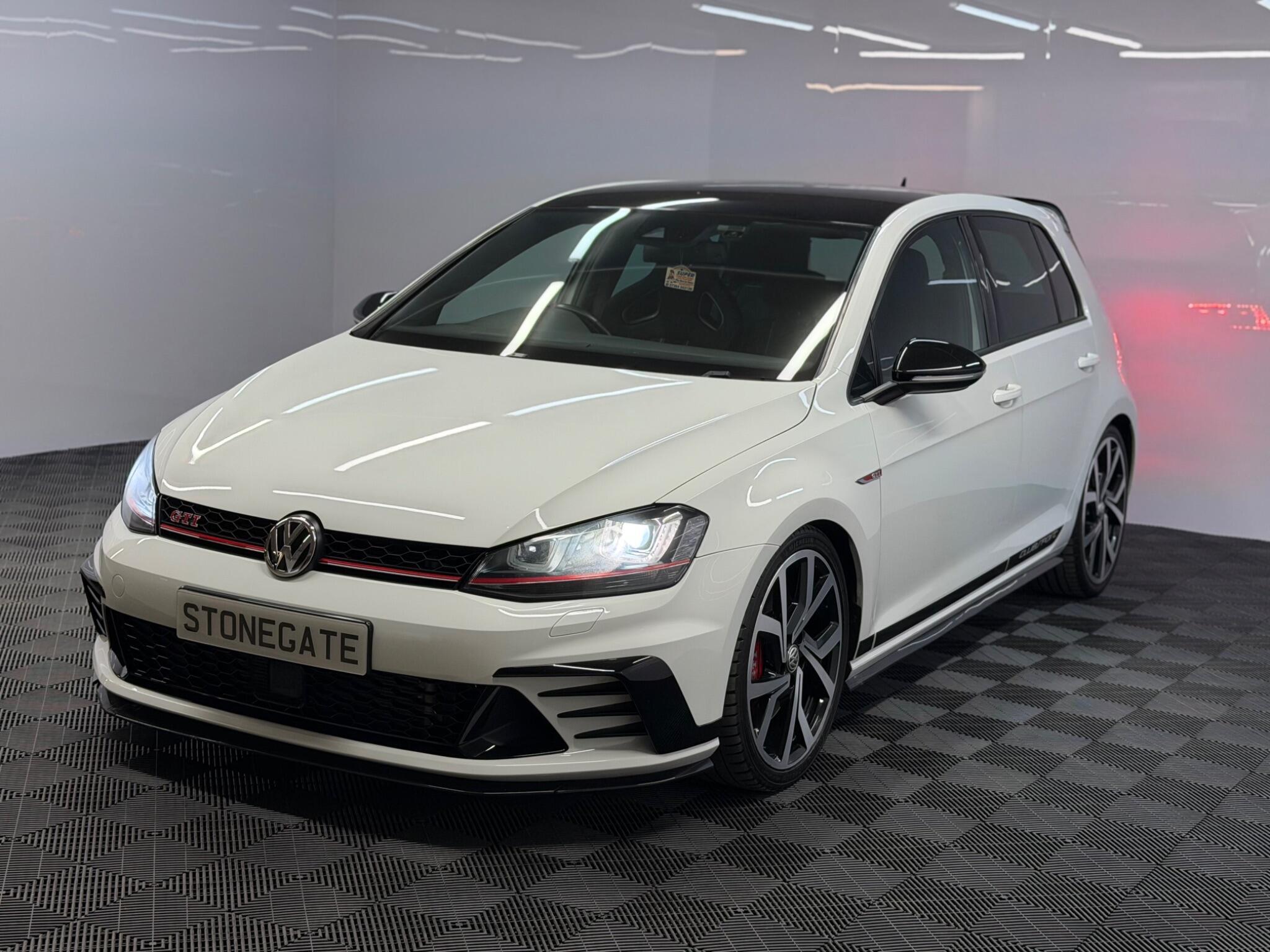 Volkswagen Golf — image 6 of 37