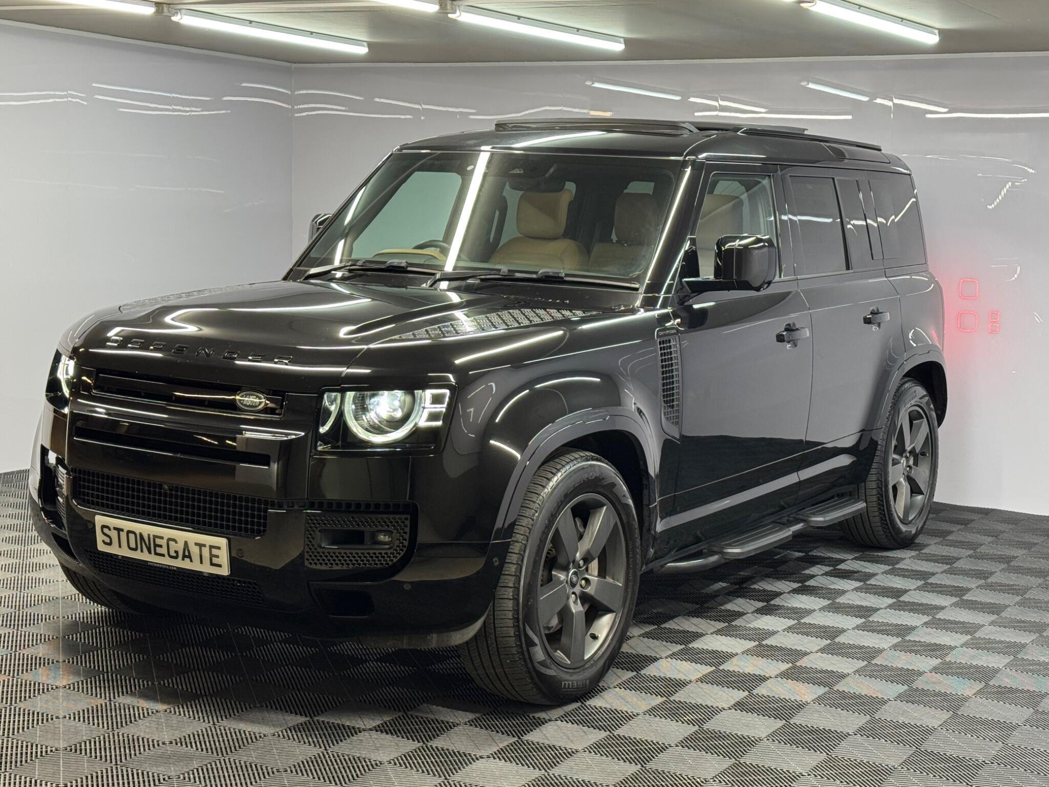 Land Rover Defender 110 — image 6 of 41