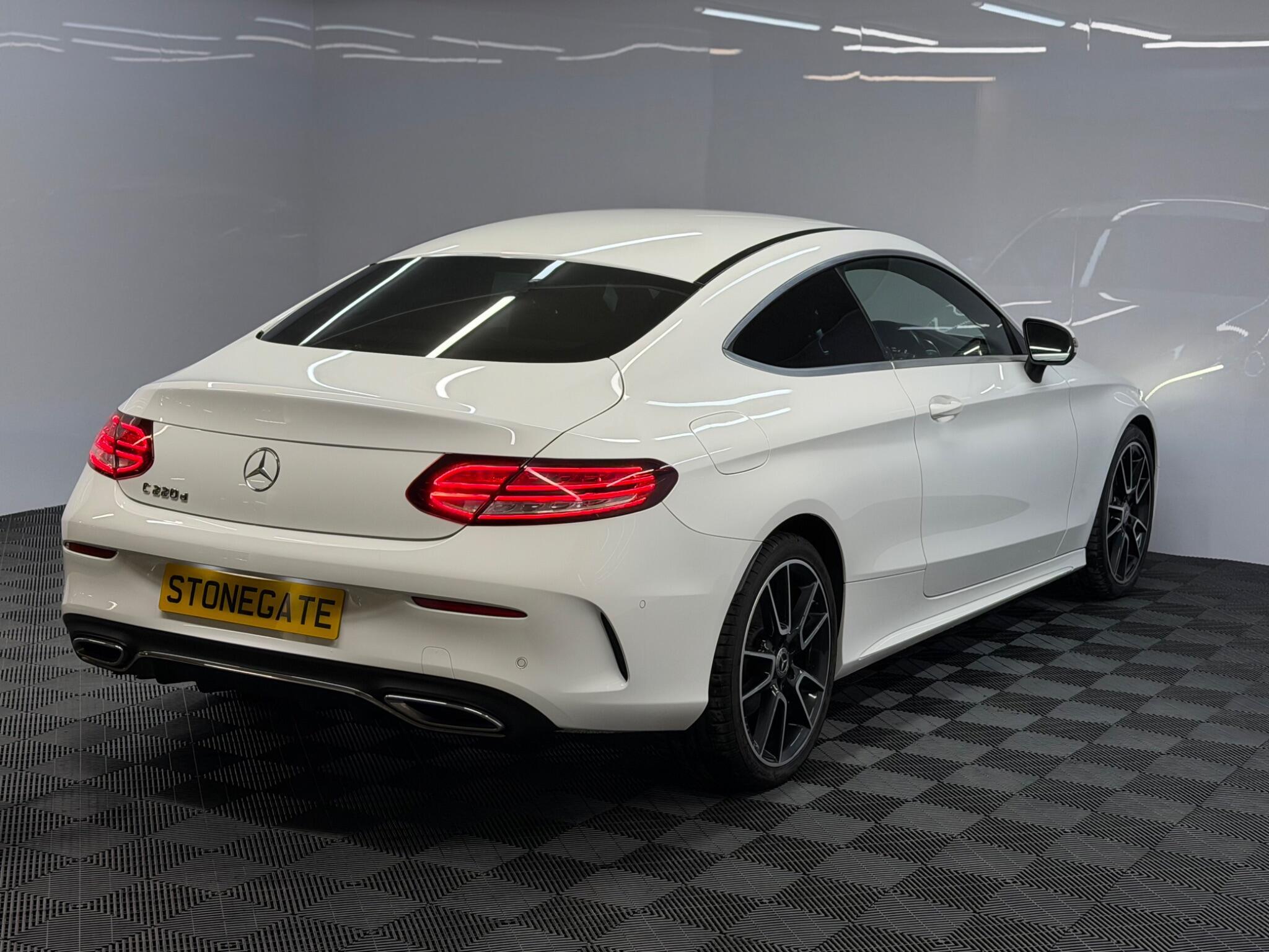 Mercedes-Benz C Class — image 8 of 25