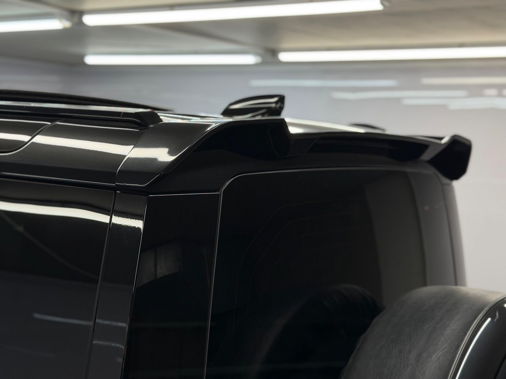Land Rover Defender 110 — image 14 of 44