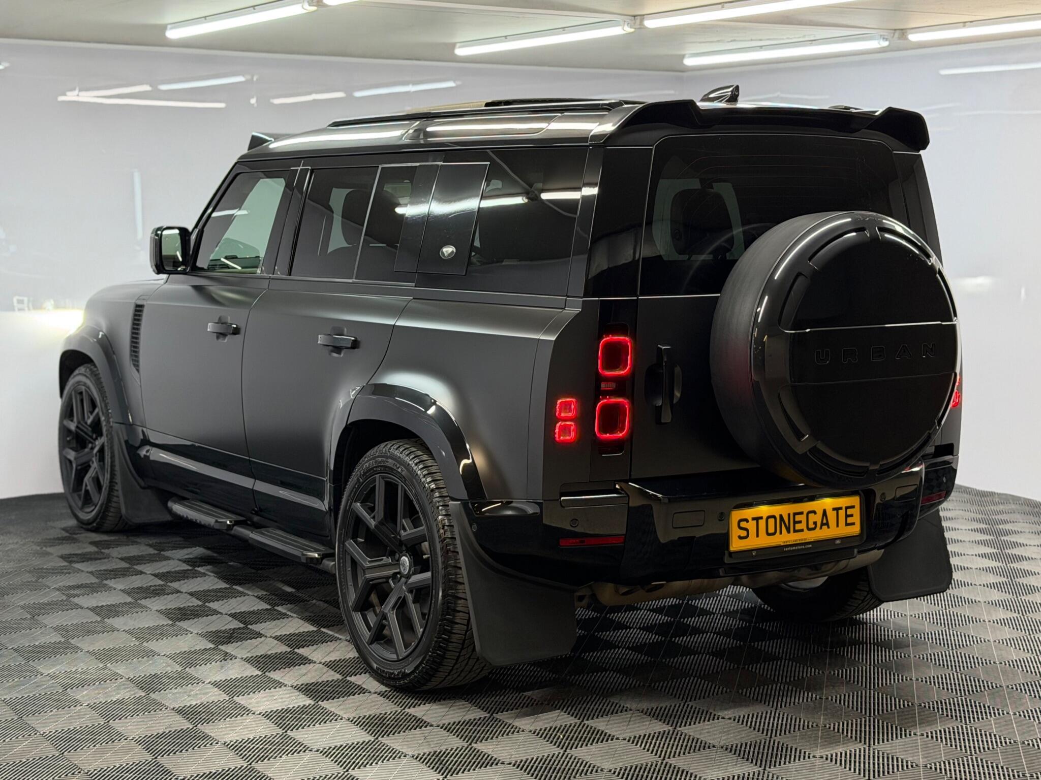 Land Rover Defender 110 — image 2 of 44