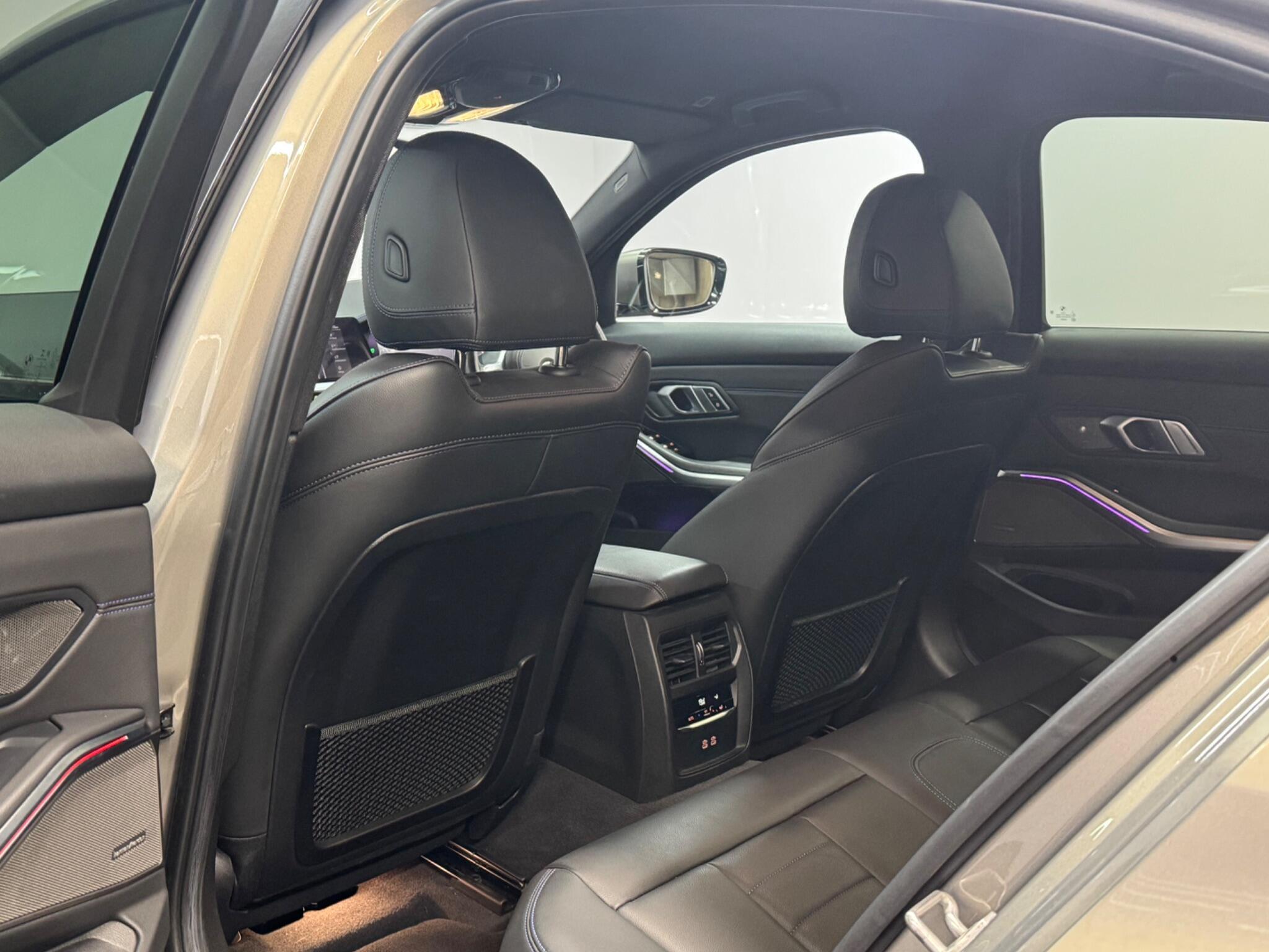 BMW 3 Series — image 22 of 41
