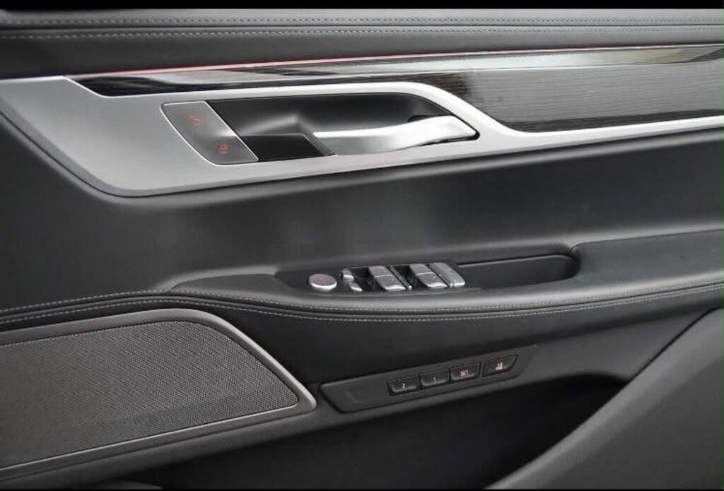 2020 BMW 7 Series — photo 21