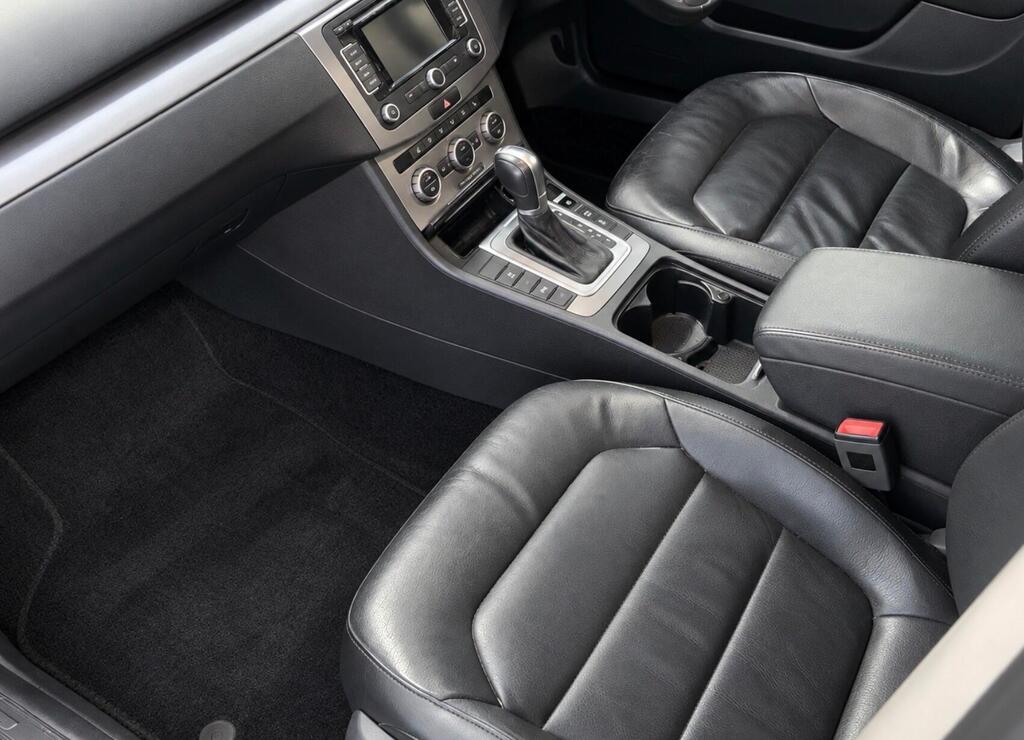 2014 Volkswagen Passat — photo 24