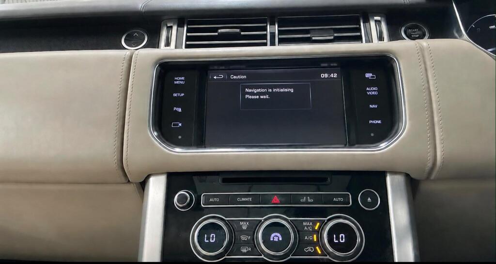 2014 Land Rover Range Rover — photo 24