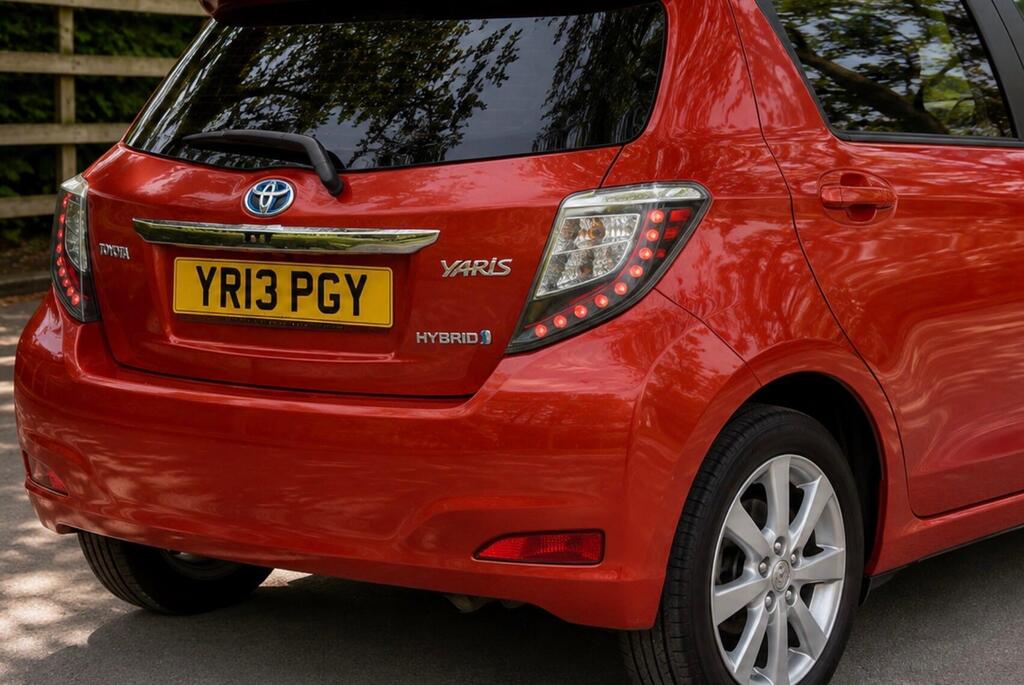 2013 Toyota Yaris — photo 21