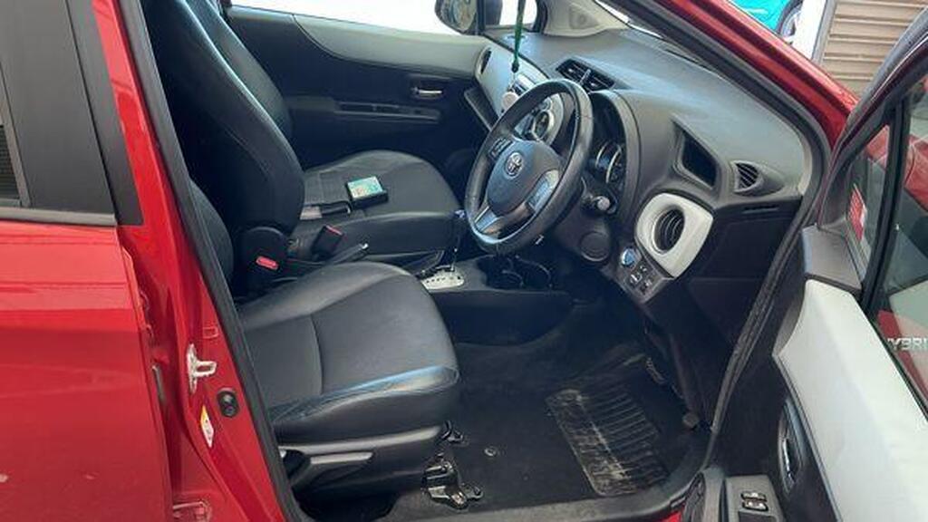 2013 Toyota Yaris — photo 9