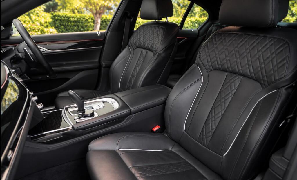 2020 BMW 7 Series — photo 28