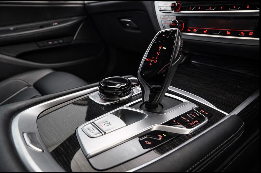 2020 BMW 7 Series — photo 7