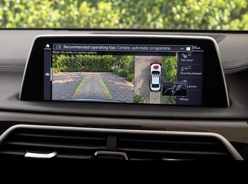 2020 BMW 7 Series — photo 22