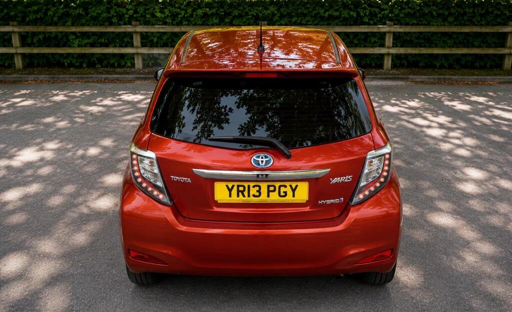 2013 Toyota Yaris — photo 6