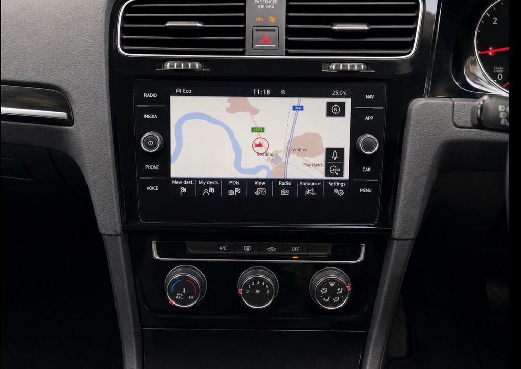 2017 Volkswagen Golf — photo 3