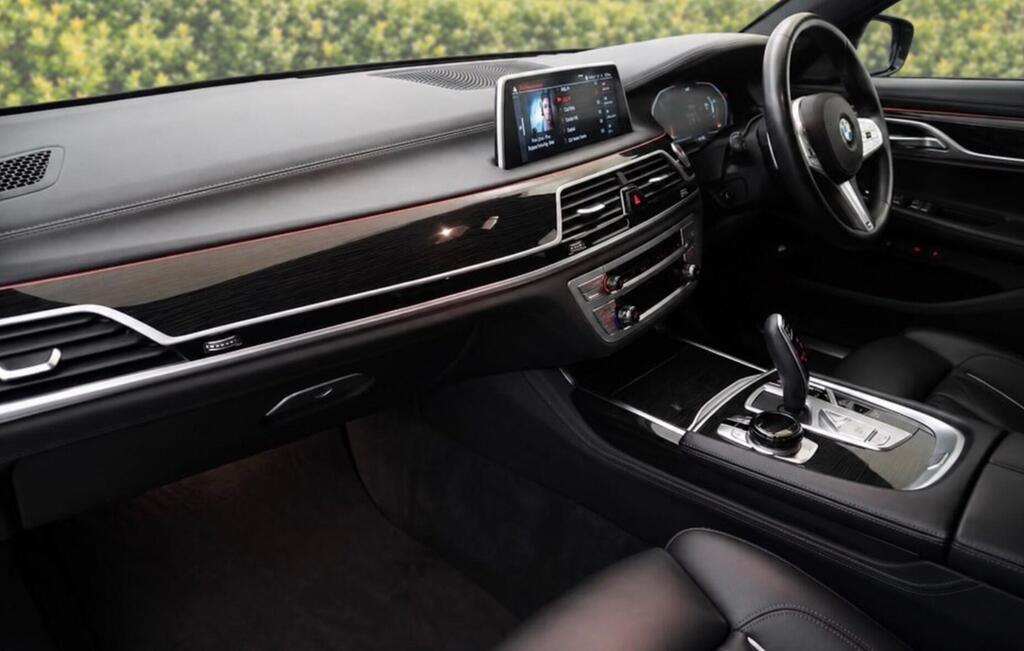 2020 BMW 7 Series — photo 9