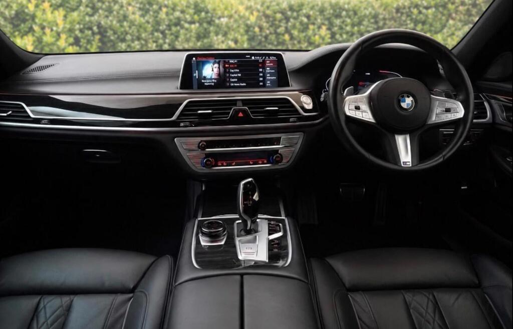 2020 BMW 7 Series — photo 10