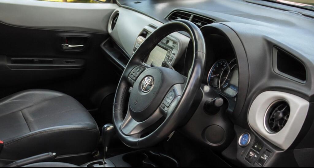 2013 Toyota Yaris — photo 15
