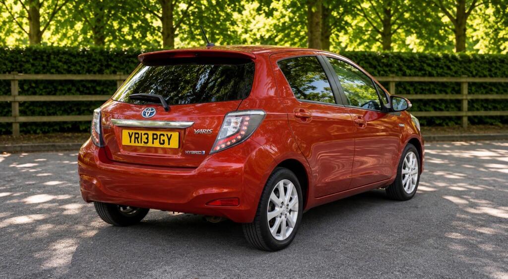 2013 Toyota Yaris — photo 8