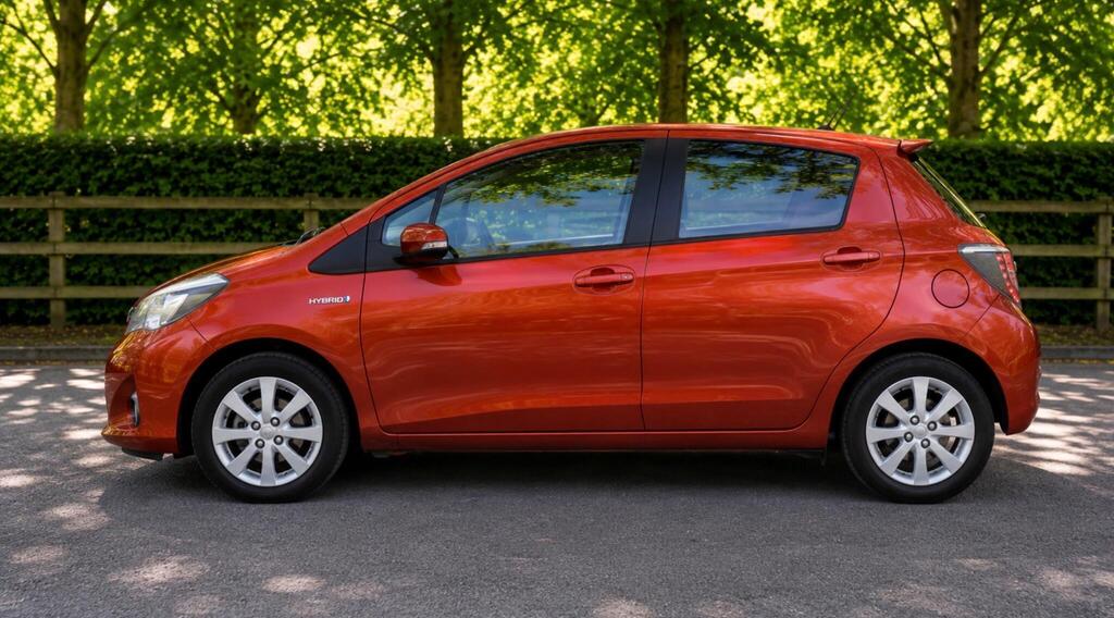 2013 Toyota Yaris — photo 2