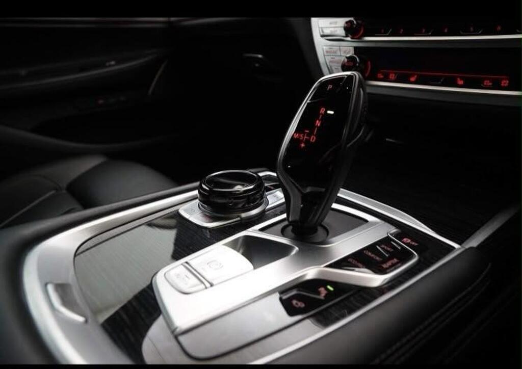 2020 BMW 7 Series — photo 12