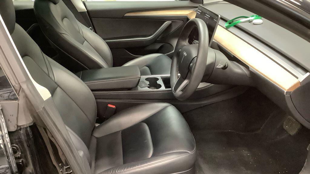 2022 Tesla Model 3 — photo 10