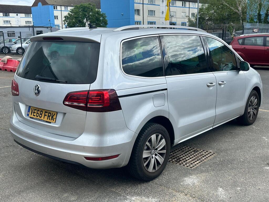 Volkswagen Sharan 2.0 TDI SE Nav DSG Euro 6 (s/s) 5dr photo 4